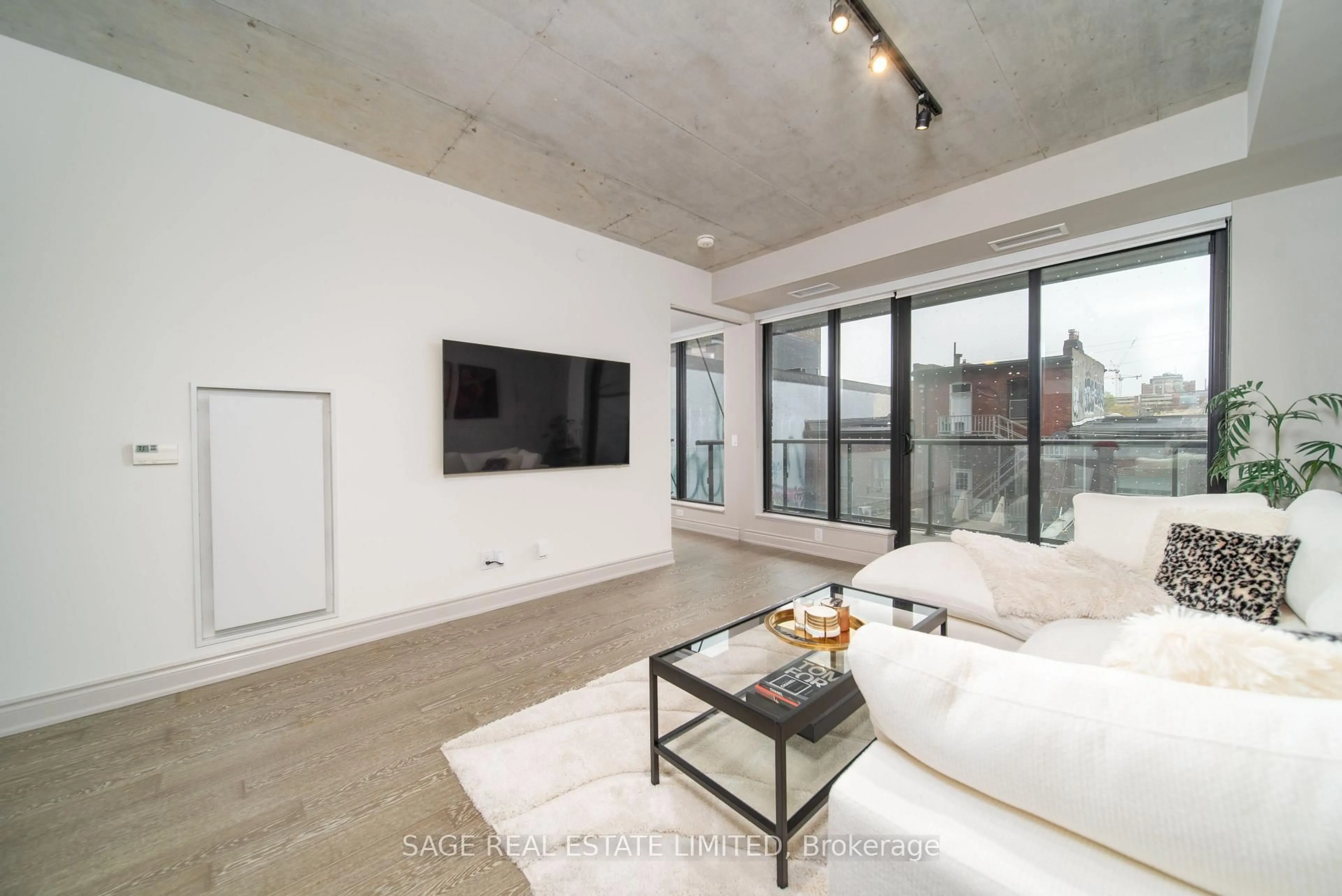 Living room with furniture, unknown for 608 RICHMOND St #320, Toronto Ontario M5V 0N9