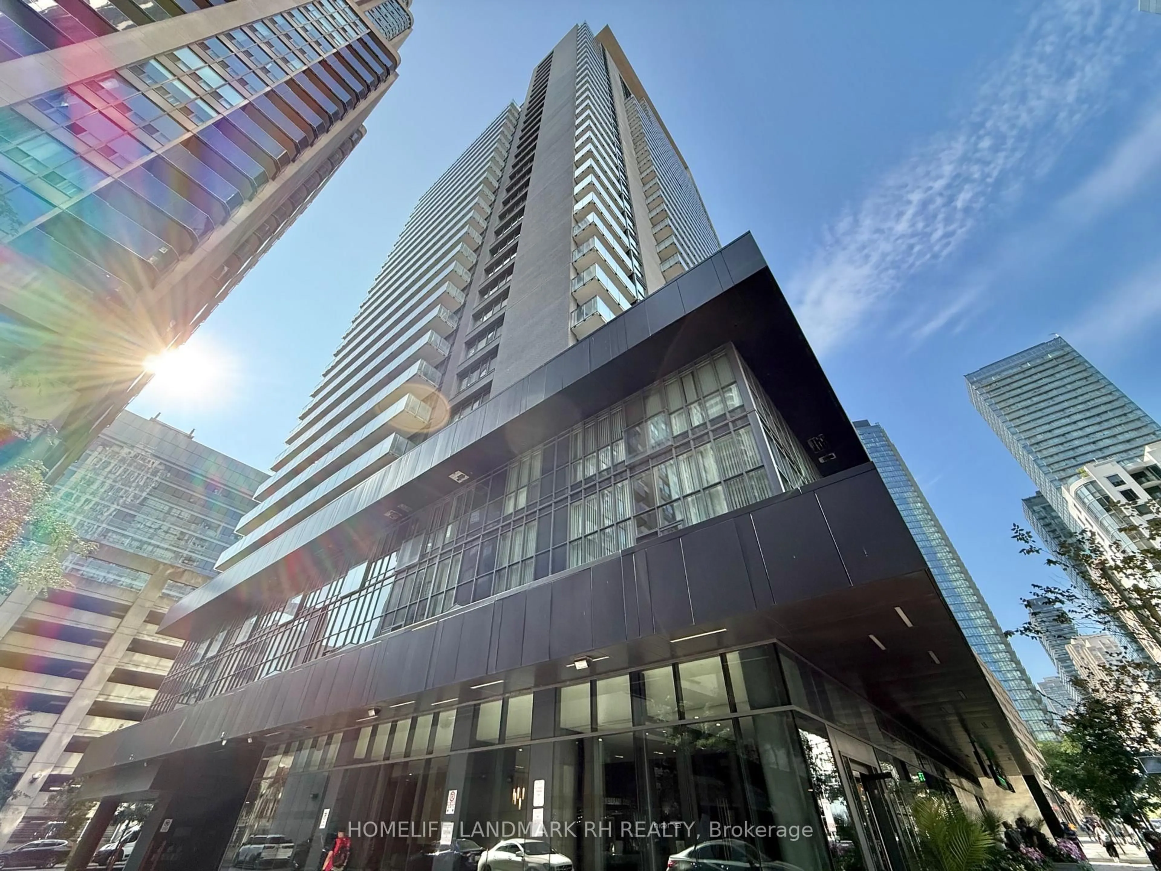 Indoor foyer for 770 BAY St #601, Toronto Ontario M5G 0A6