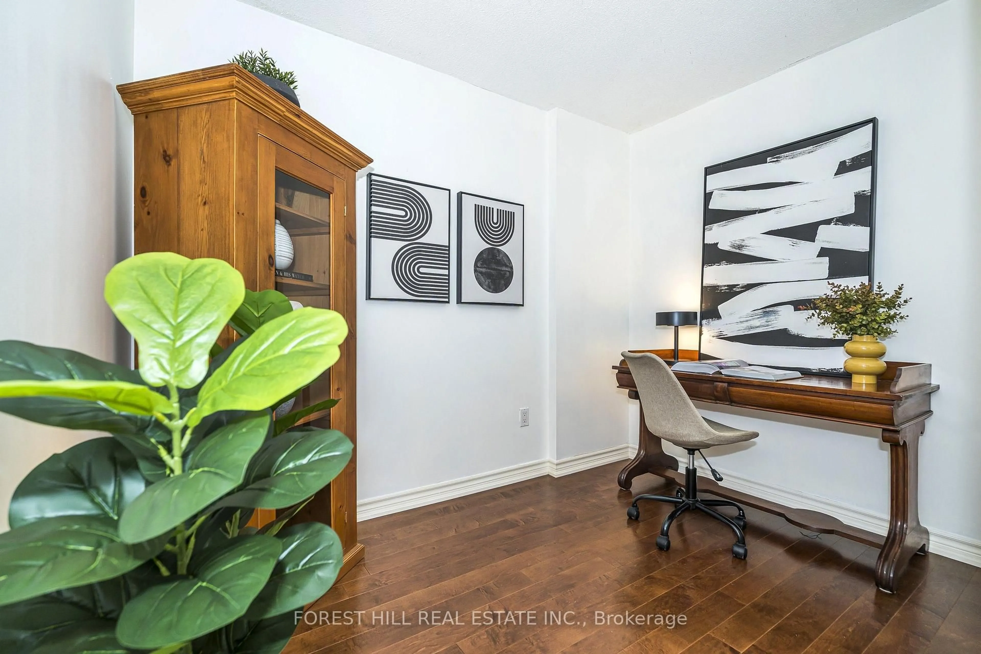 A pic of a room for 225 Davenport Rd #319, Toronto Ontario M5R 3R2
