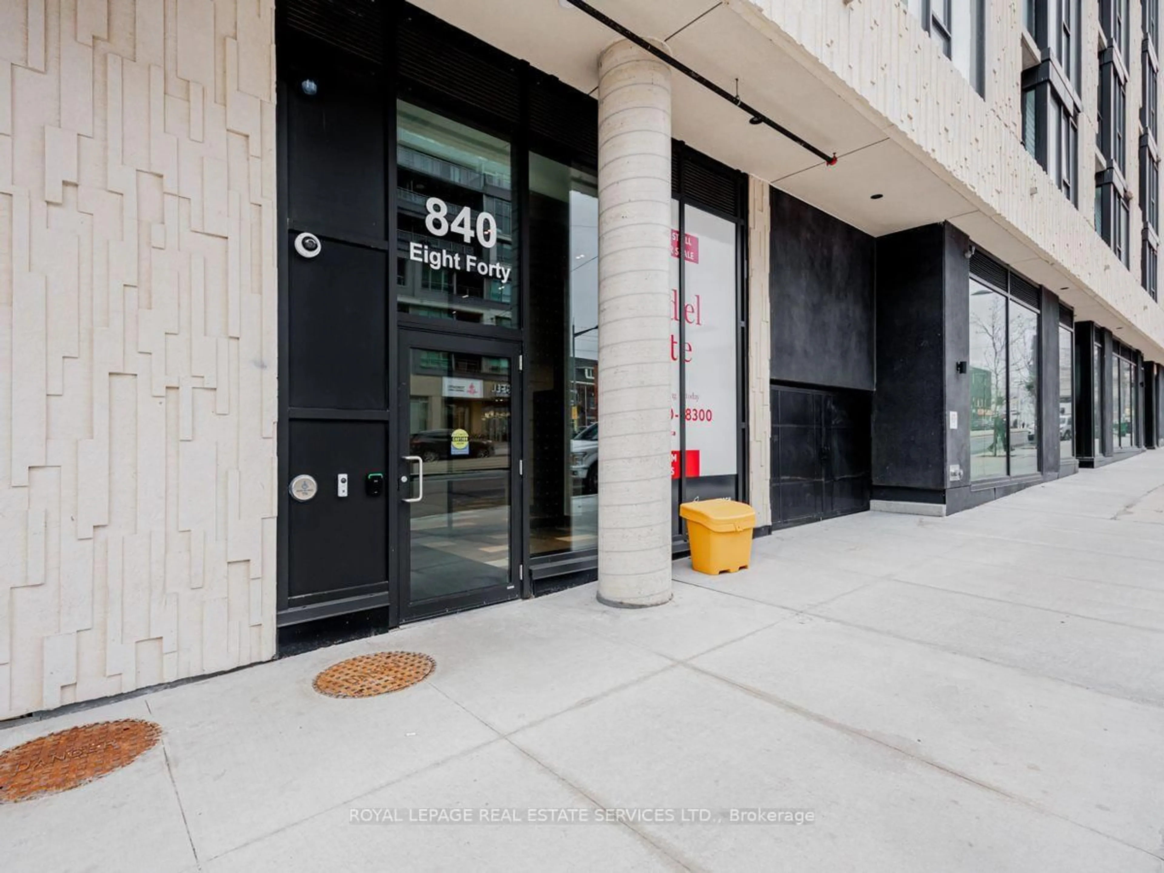 Indoor foyer for 840 St Clair Ave #311, Toronto Ontario M6C 0A4