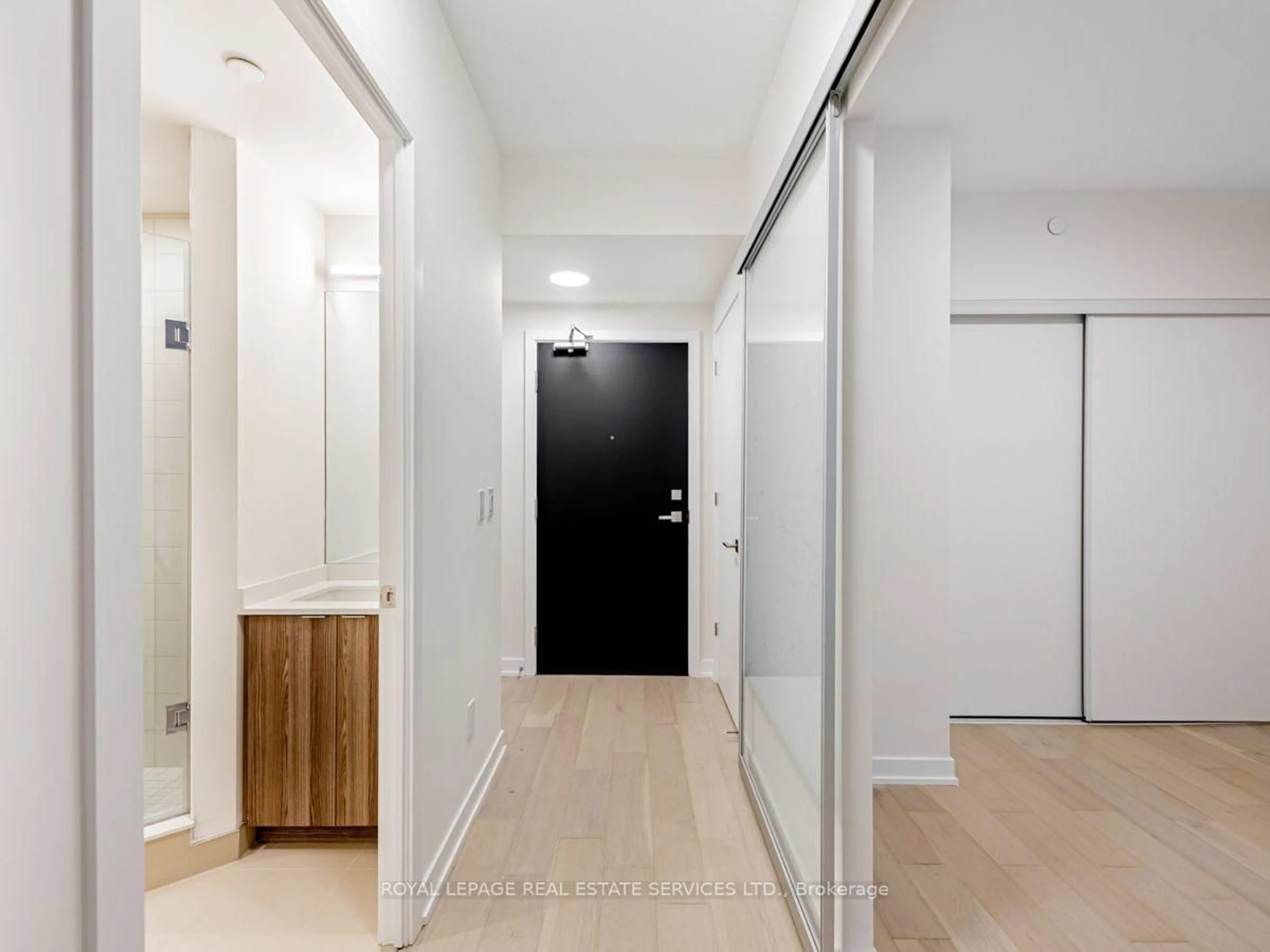 Indoor entryway for 840 St Clair Ave #311, Toronto Ontario M6C 0A4