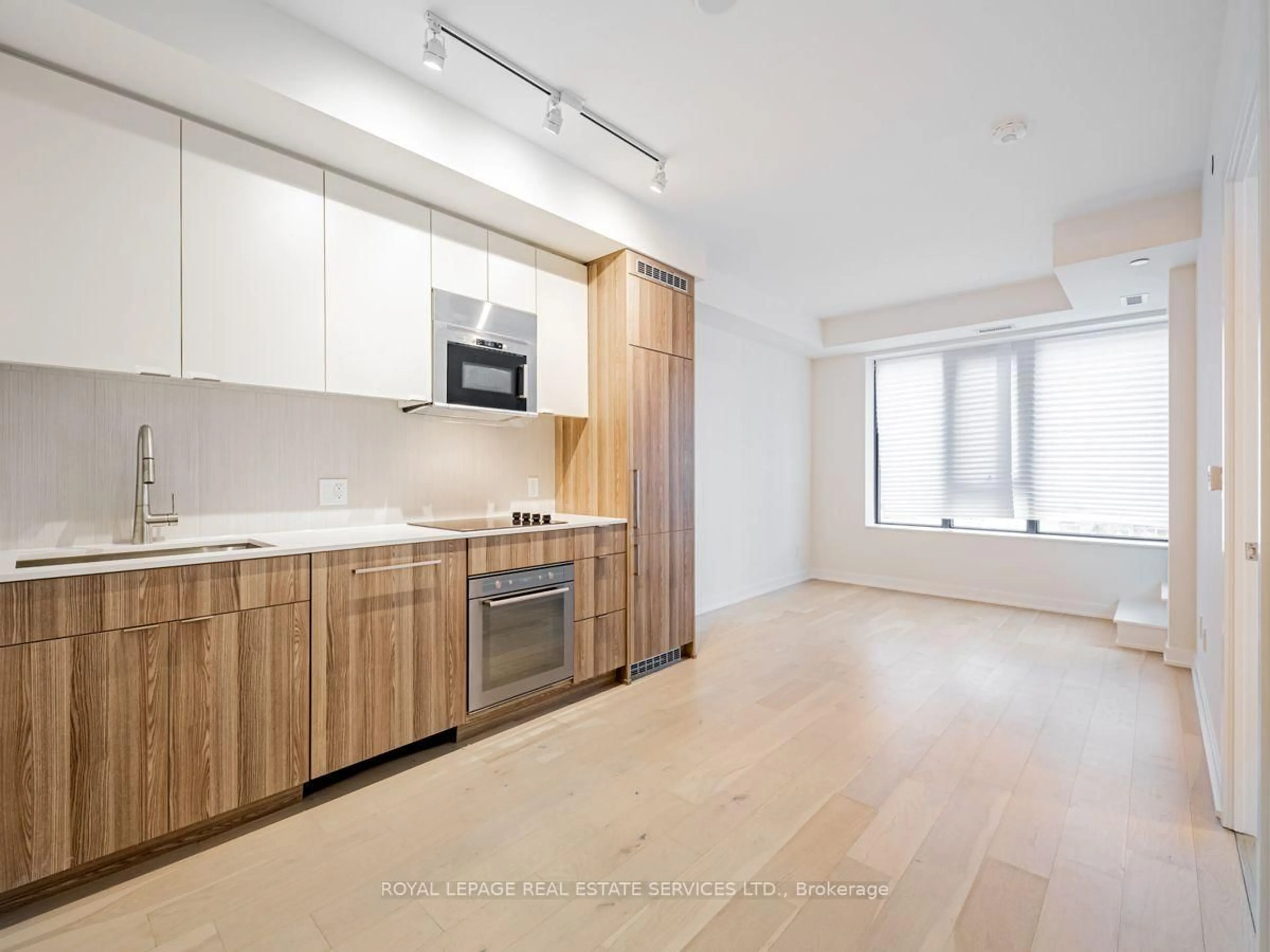 Unknown for 840 St Clair Ave #311, Toronto Ontario M6C 0A4