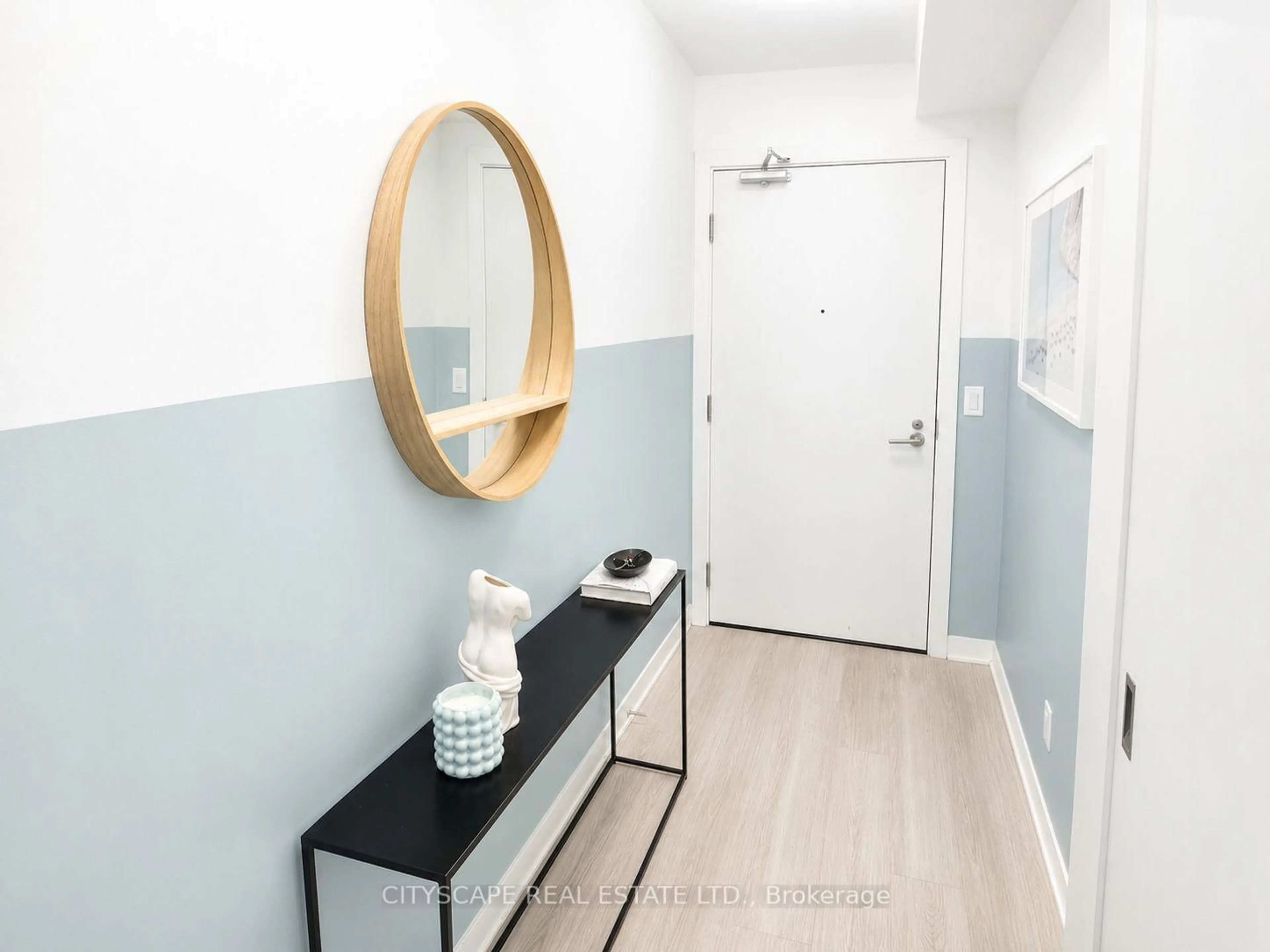 Indoor entryway for 185 Alberta Ave #506, Toronto Ontario M6C 0A5