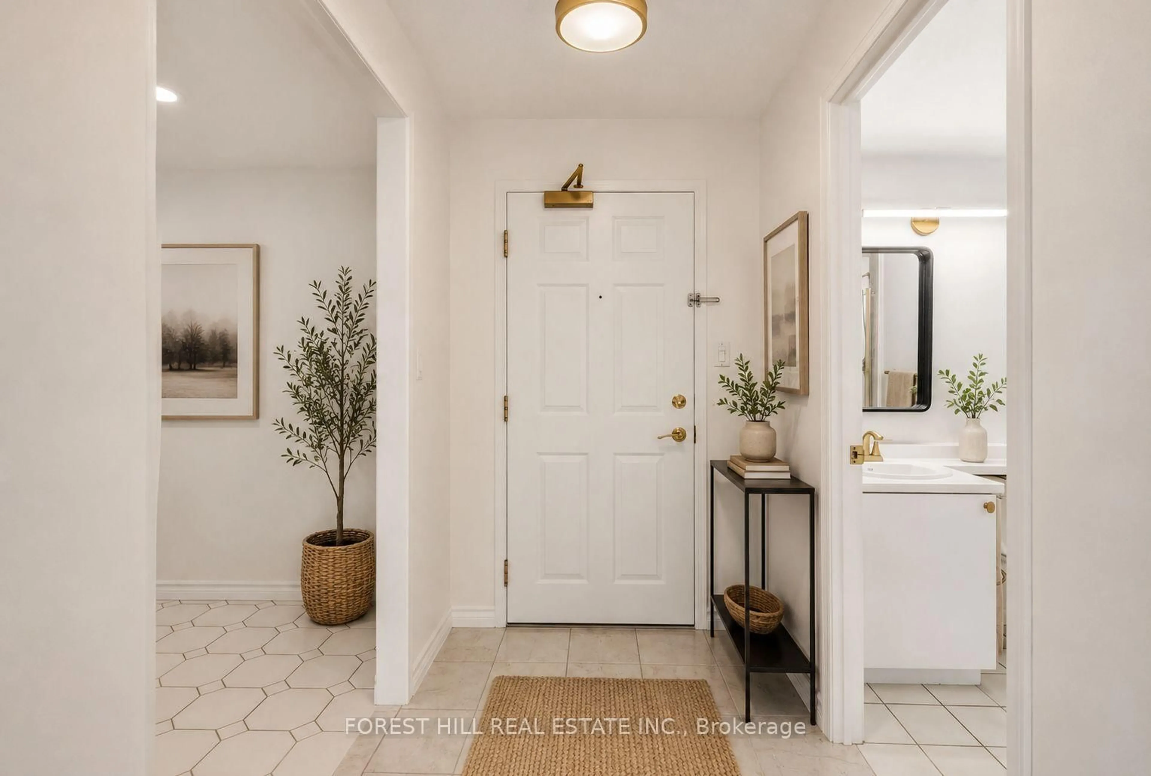 Indoor entryway for 1818 Bayview Ave #302, Toronto Ontario M4G 4G6