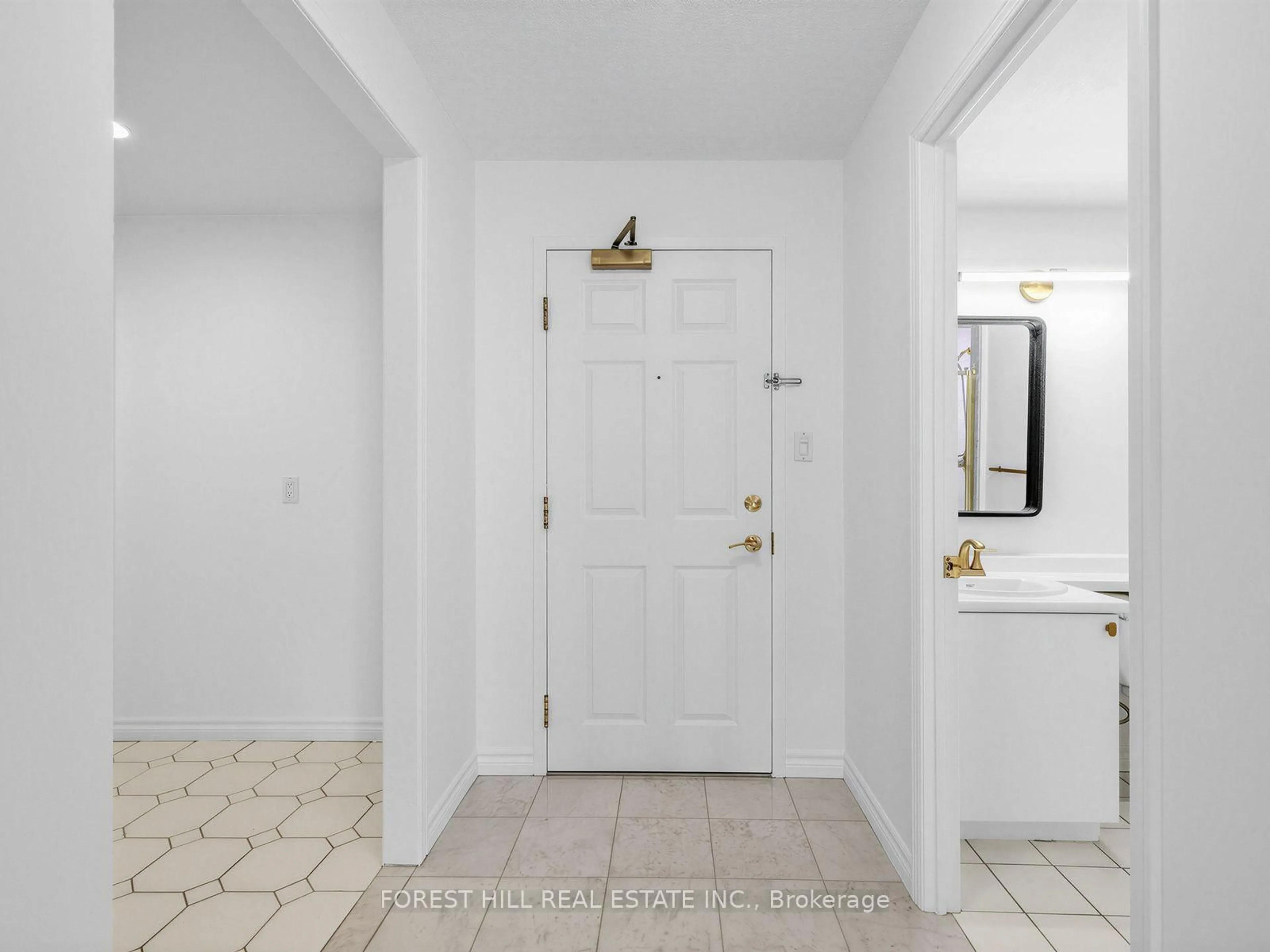 Indoor entryway for 1818 Bayview Ave #302, Toronto Ontario M4G 4G6