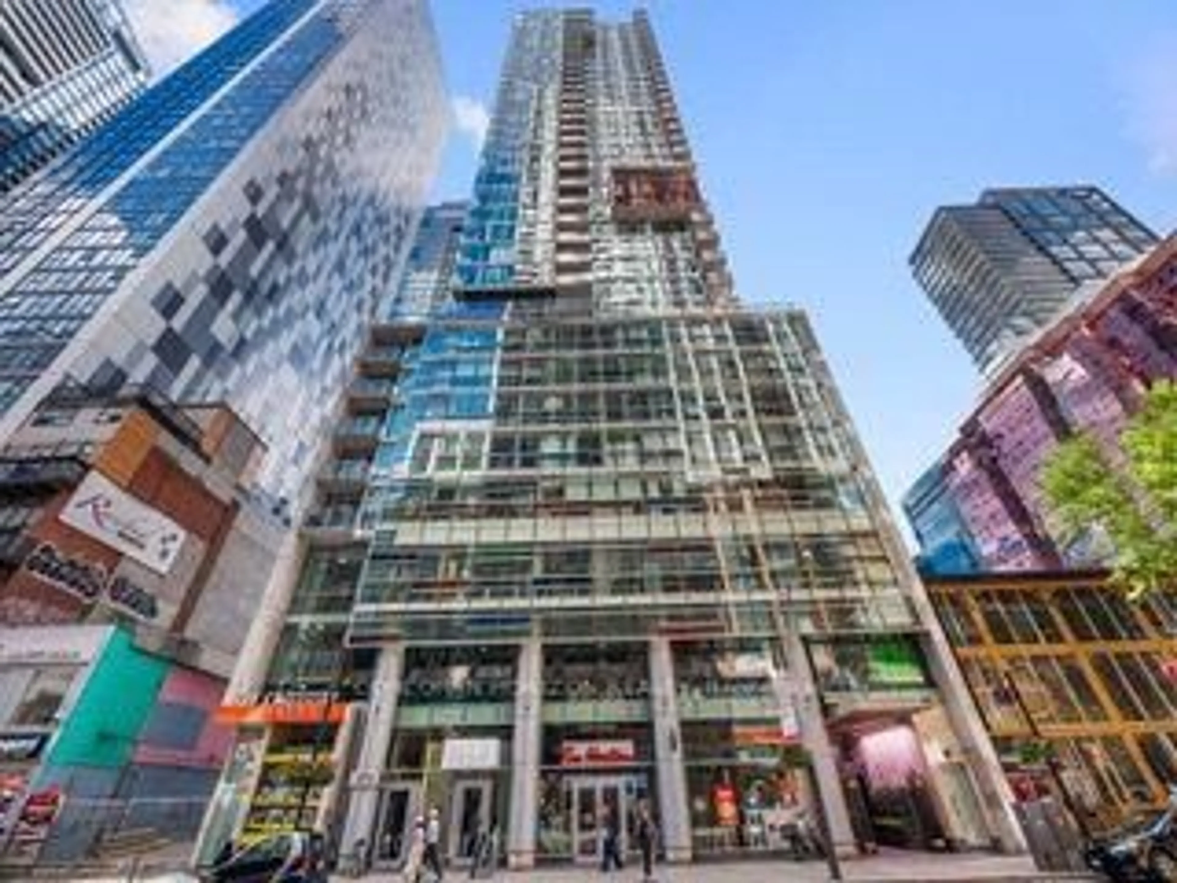 Indoor foyer for 375 King St #2509, Toronto Ontario M5K 1K5