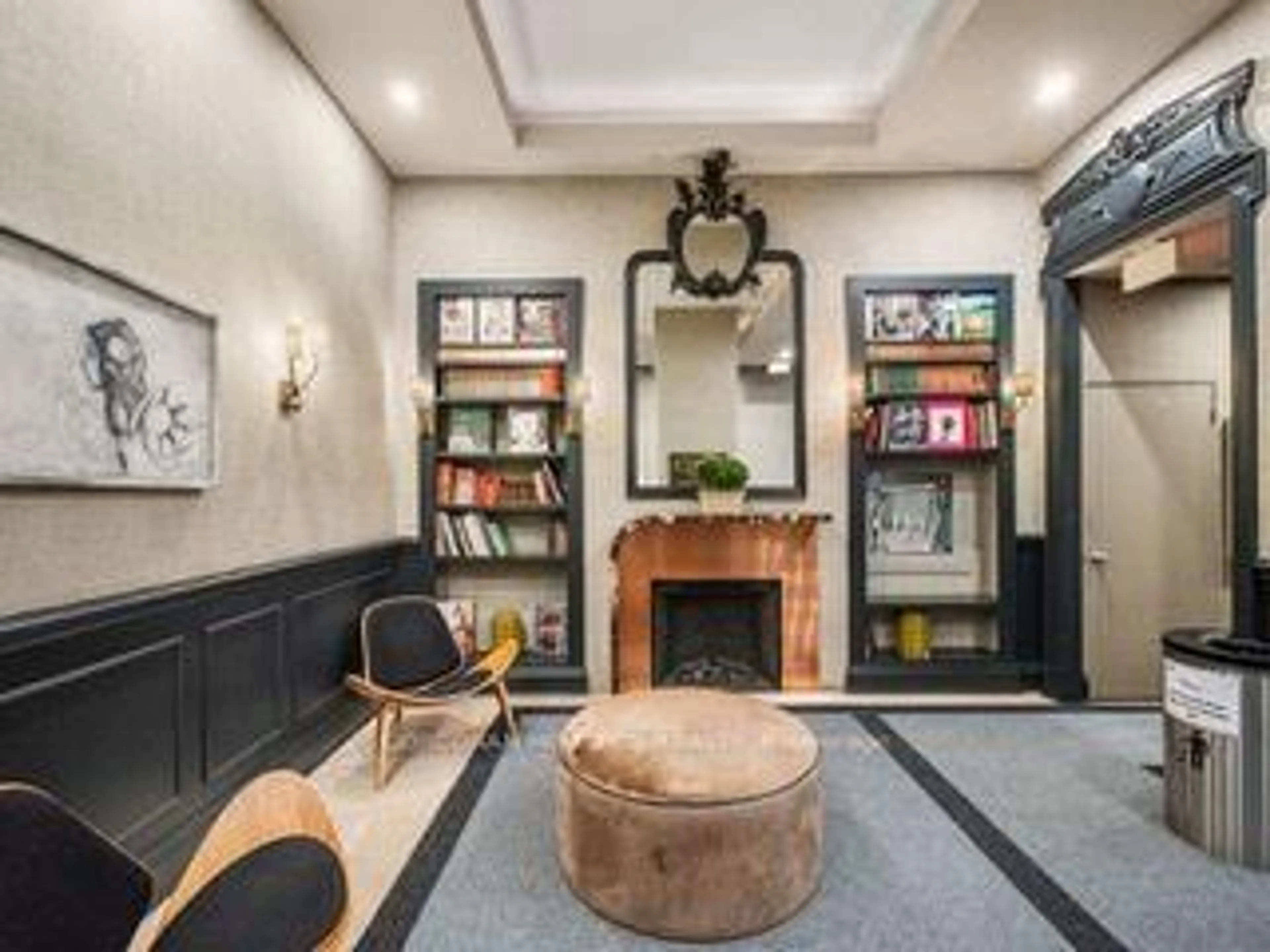Lobby for 375 King St #2509, Toronto Ontario M5K 1K5