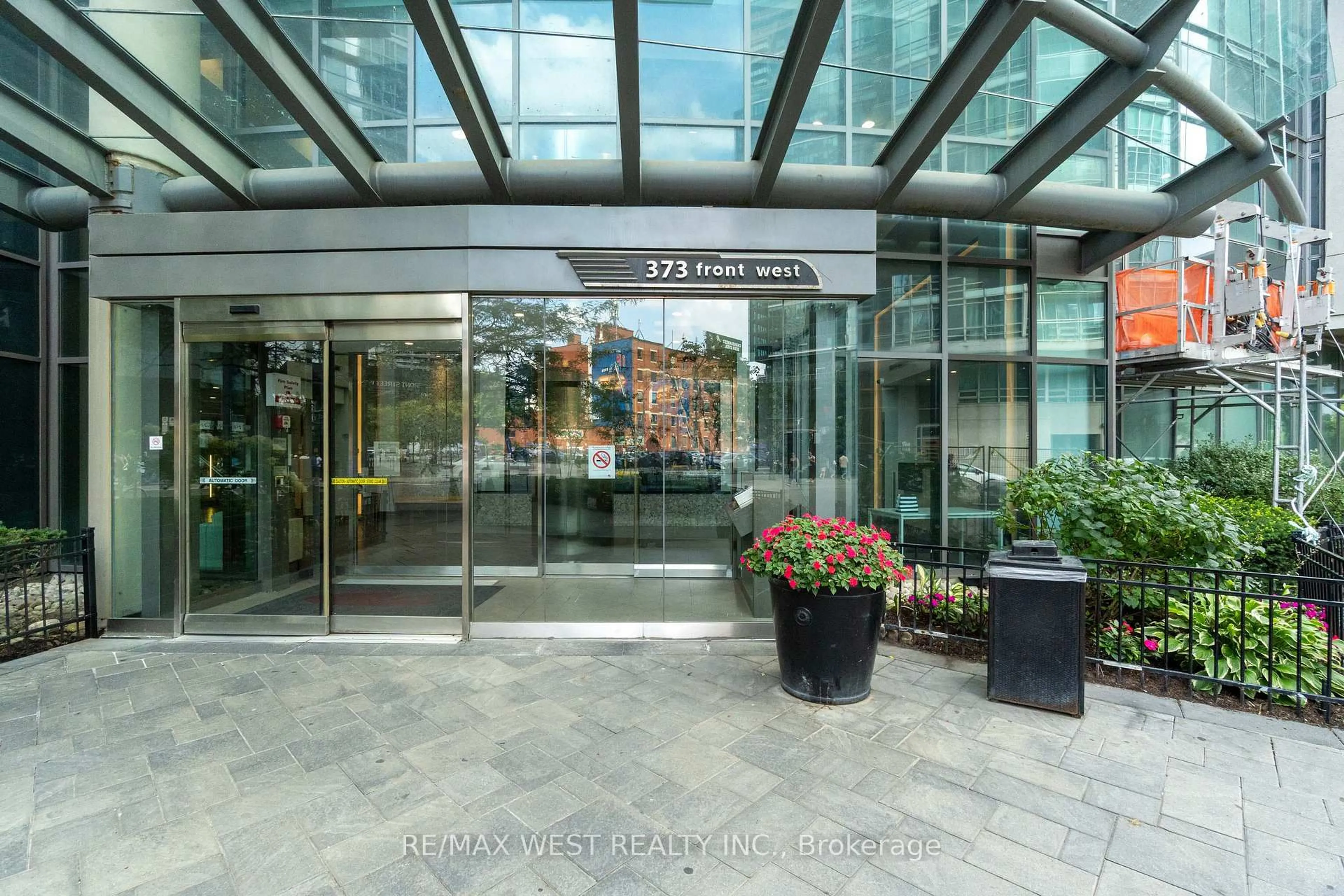 Indoor foyer for 373 Front St #2509, Toronto Ontario M5V 3R7
