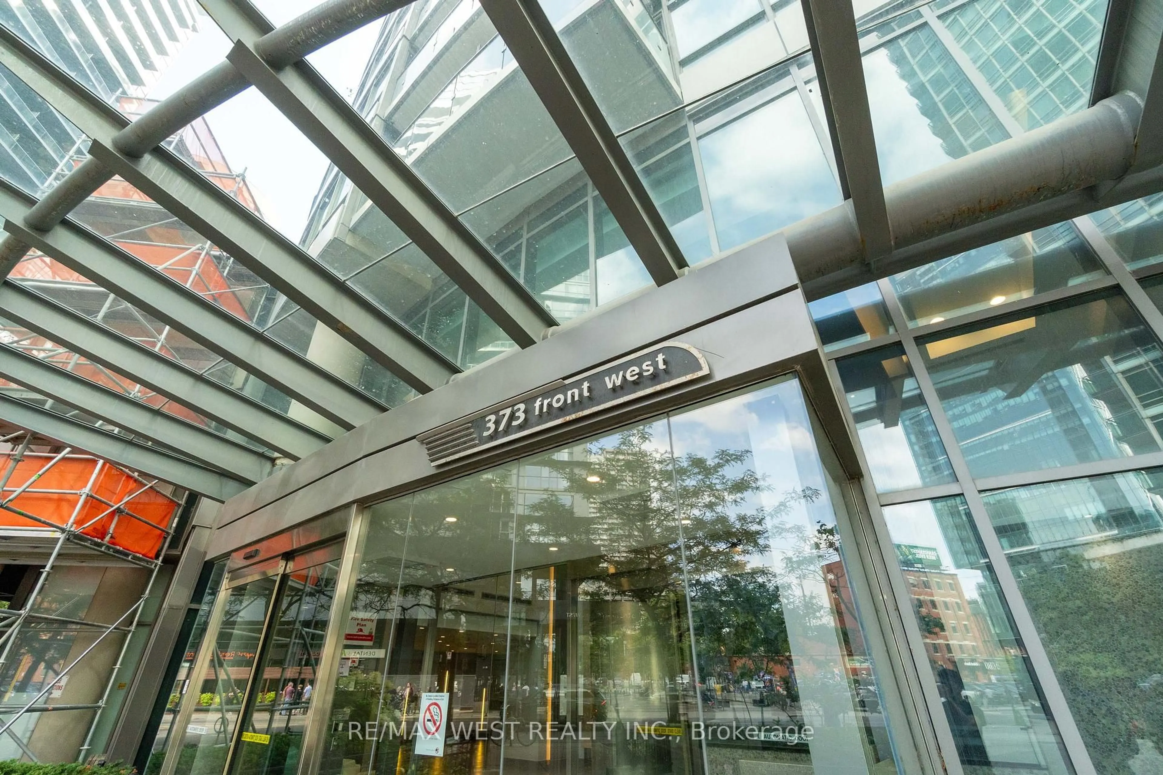 Indoor foyer for 373 Front St #2509, Toronto Ontario M5V 3R7