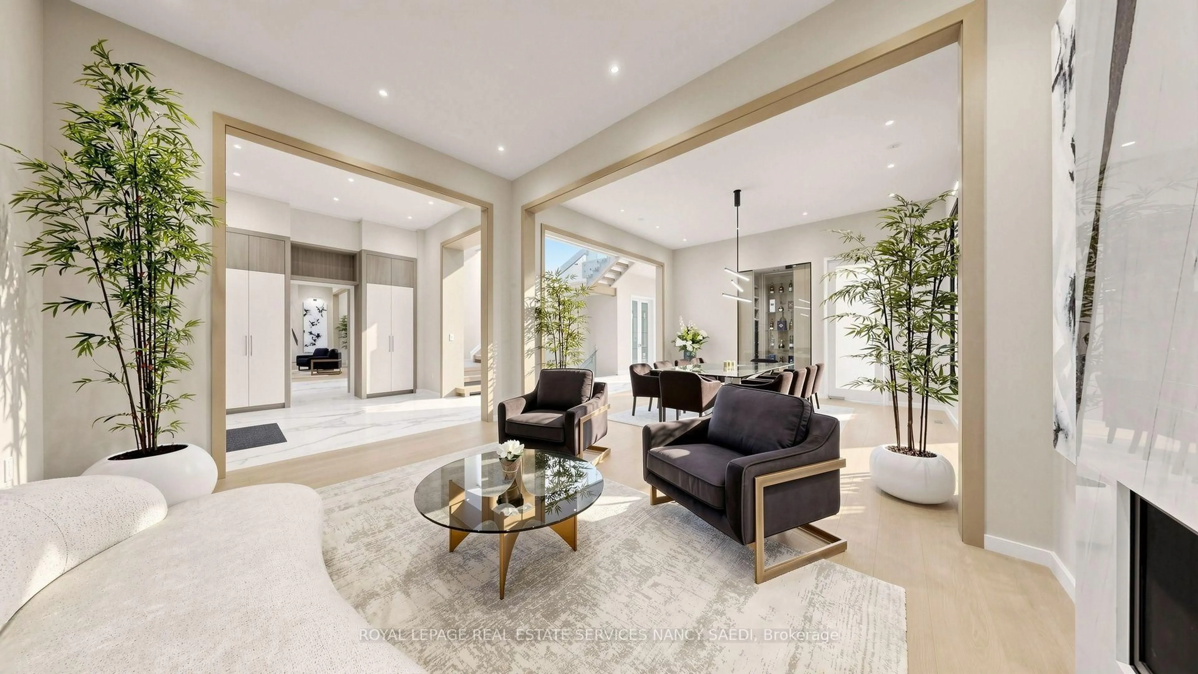 Living room with furniture, unknown for 474 Russell Hill Rd, Toronto Ontario M5P 2S7