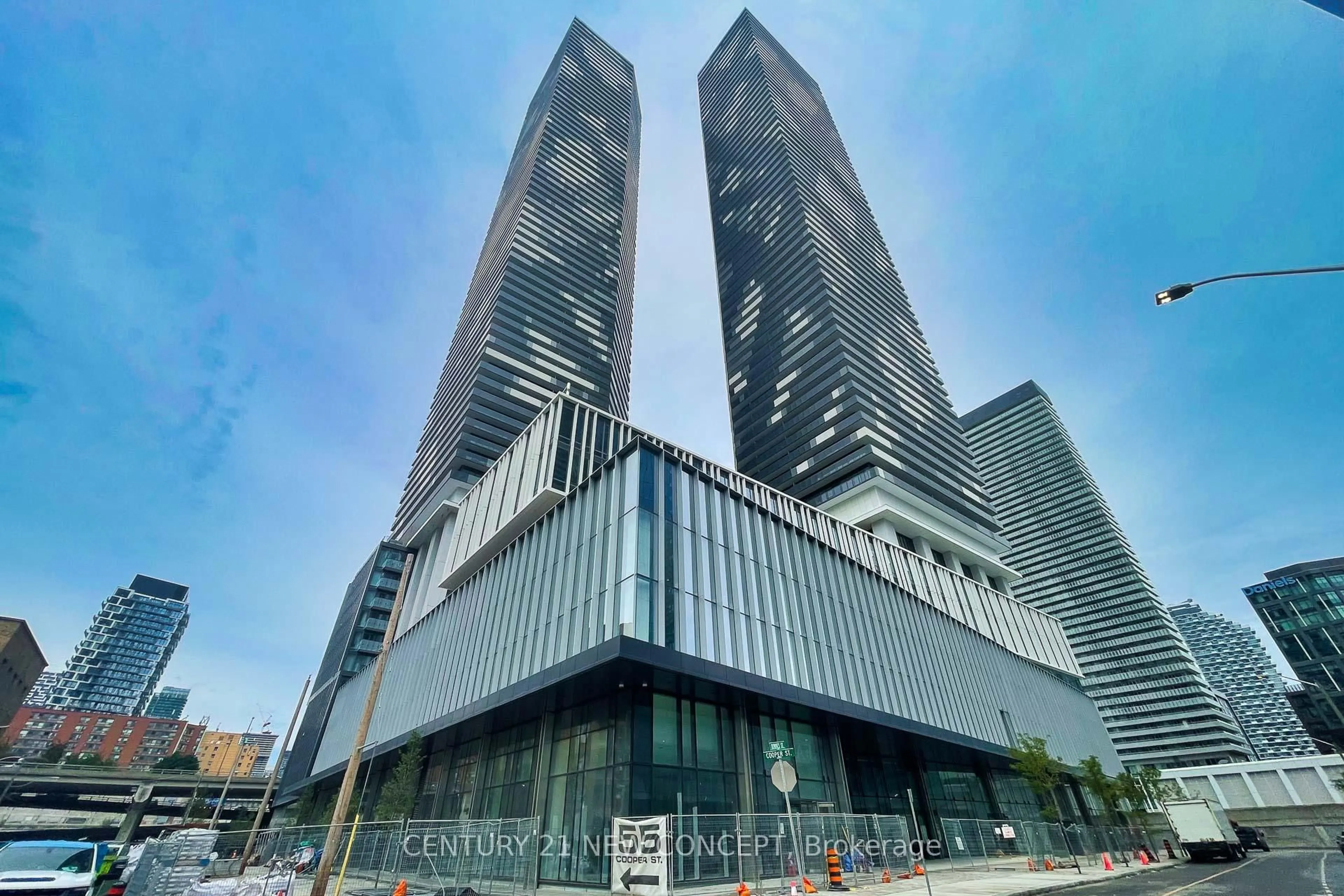 Indoor foyer for 55 Cooper St #7702, Toronto Ontario M5E 0G1