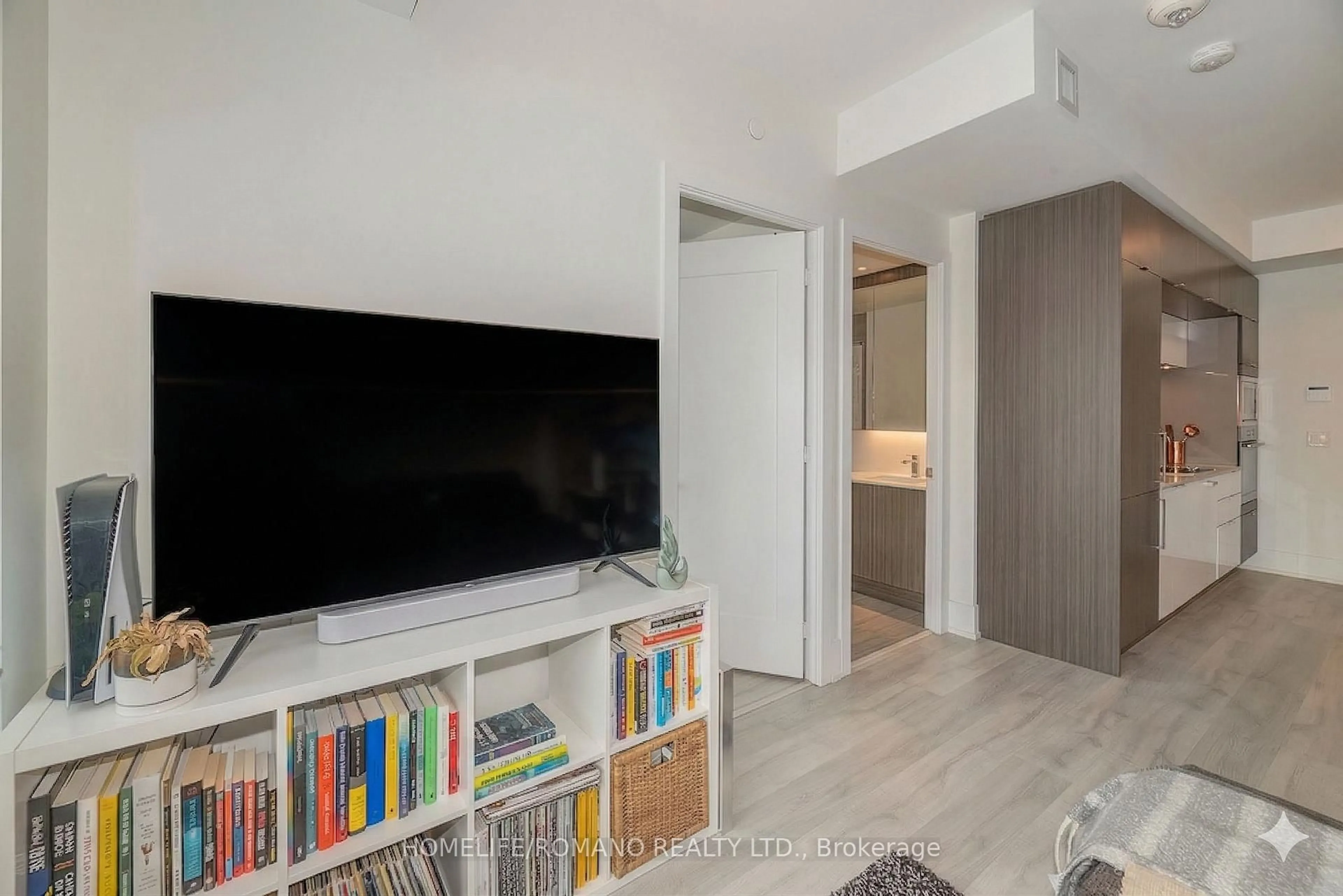 Unknown for 1 Edgewater Dr #823, Toronto Ontario M5A 0L1