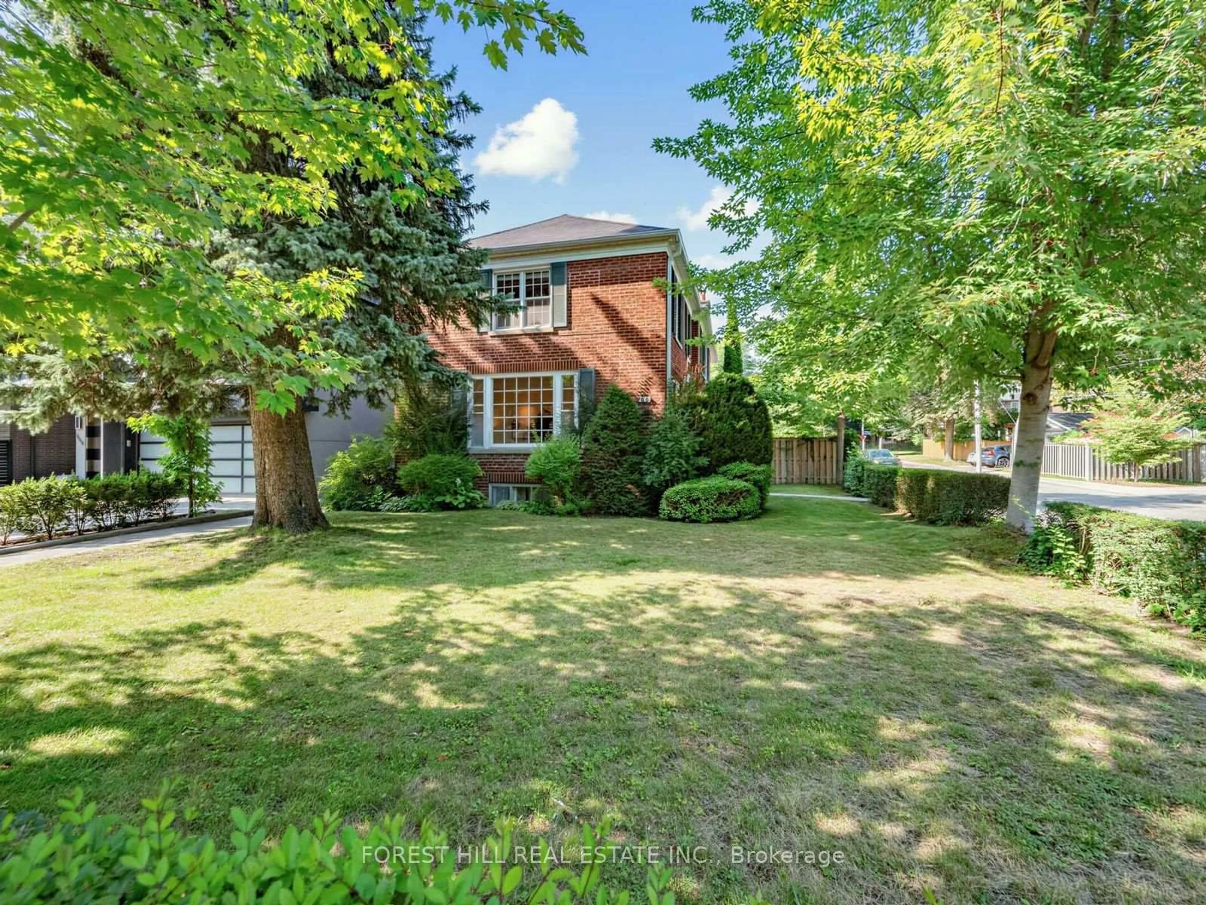 A pic from outside/outdoor area/front of a property/back of a property/a pic from drone, street for 552 St Clements Ave, Toronto Ontario M5N 1M6