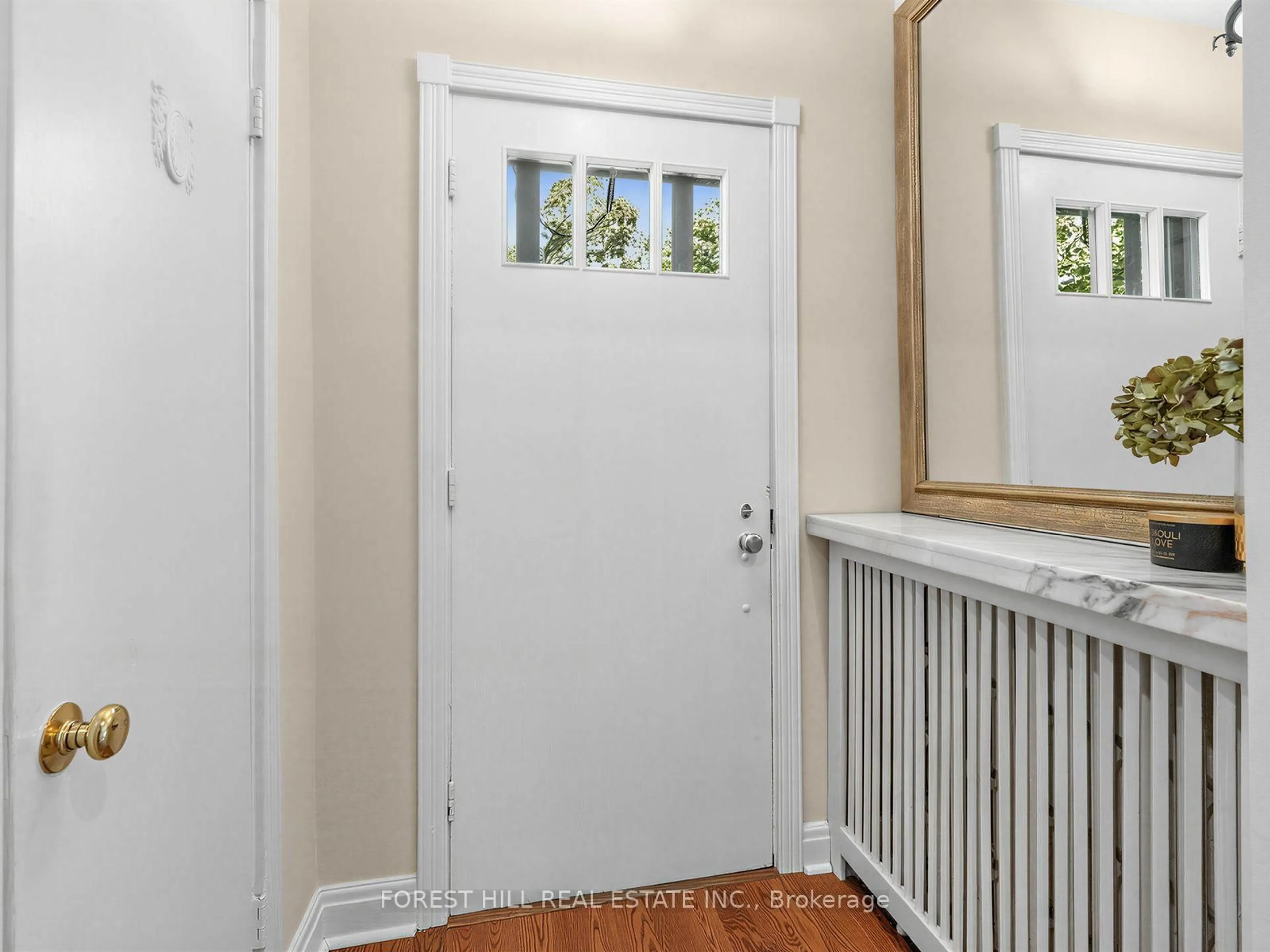 Indoor entryway for 552 St Clements Ave, Toronto Ontario M5N 1M6