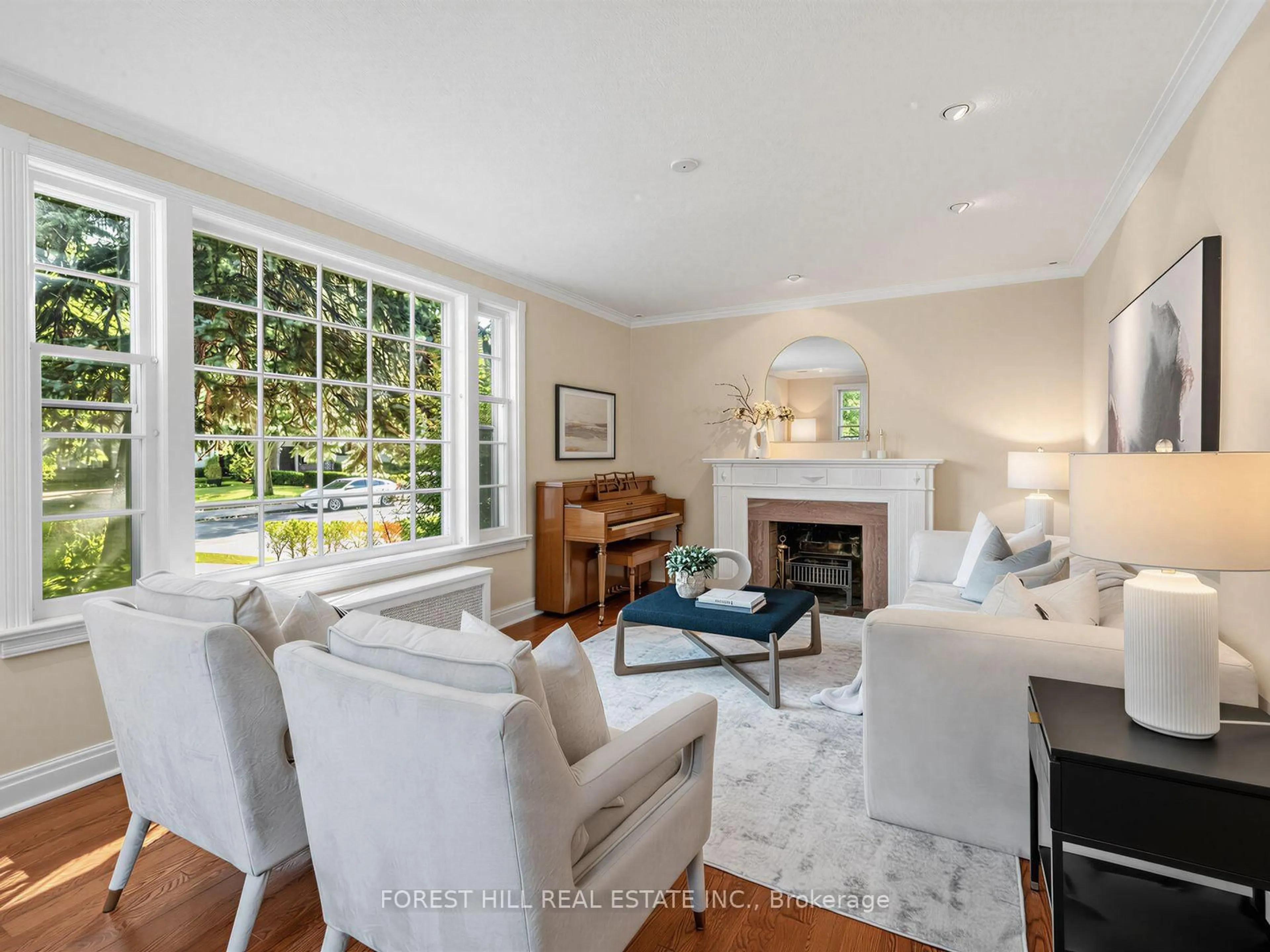 Living room with furniture, unknown for 552 St Clements Ave, Toronto Ontario M5N 1M6