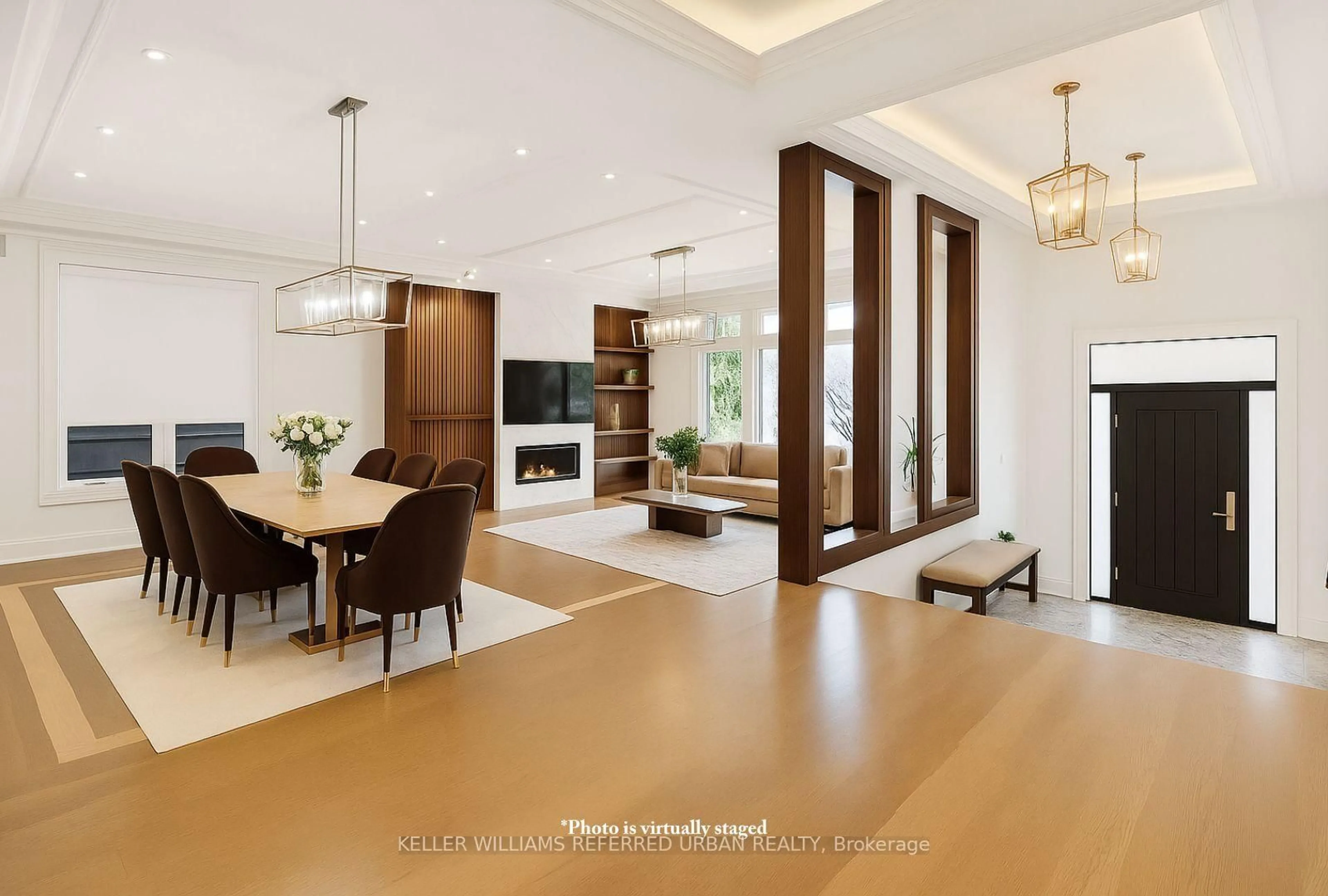 Indoor foyer for 90 Glen Rush Blvd, Toronto Ontario M5N 2V1