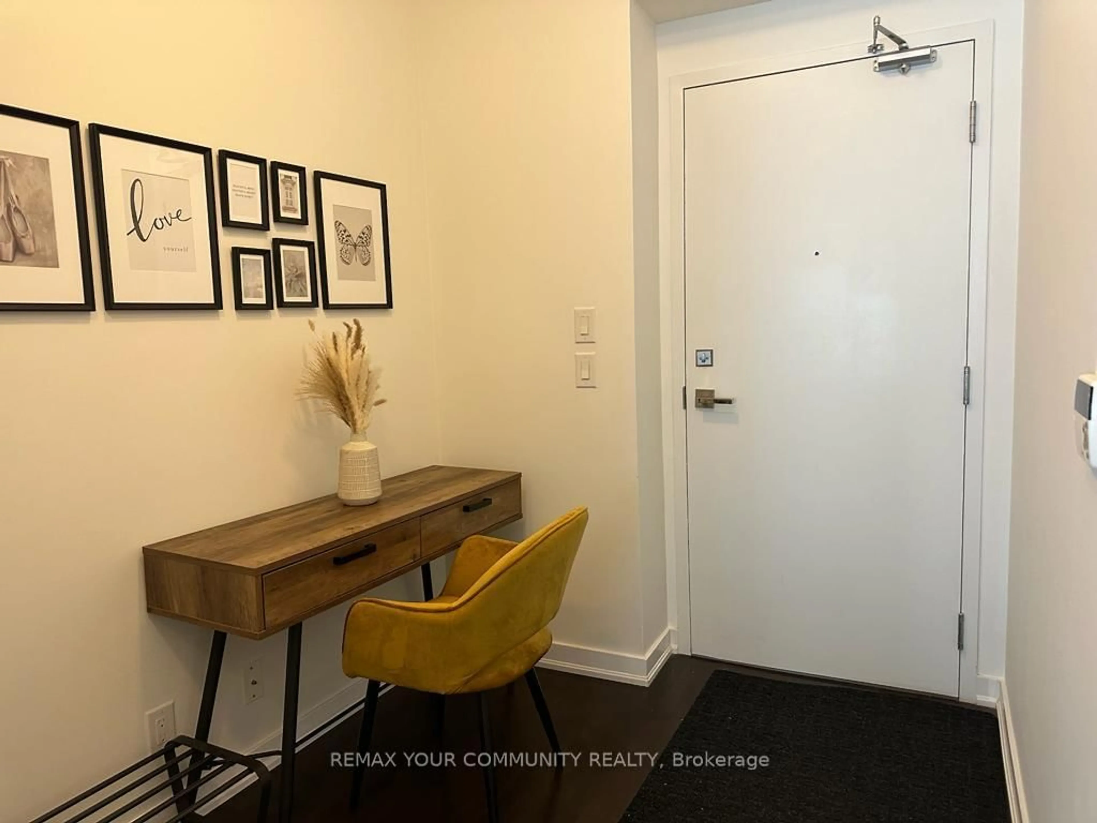 Indoor entryway for 14 York St #1709, Toronto Ontario M5J 0B1