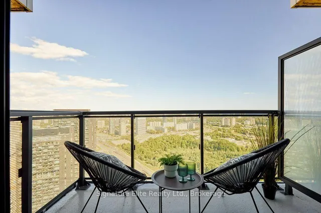 30 Inn on the Park Dr #4207, Toronto 2