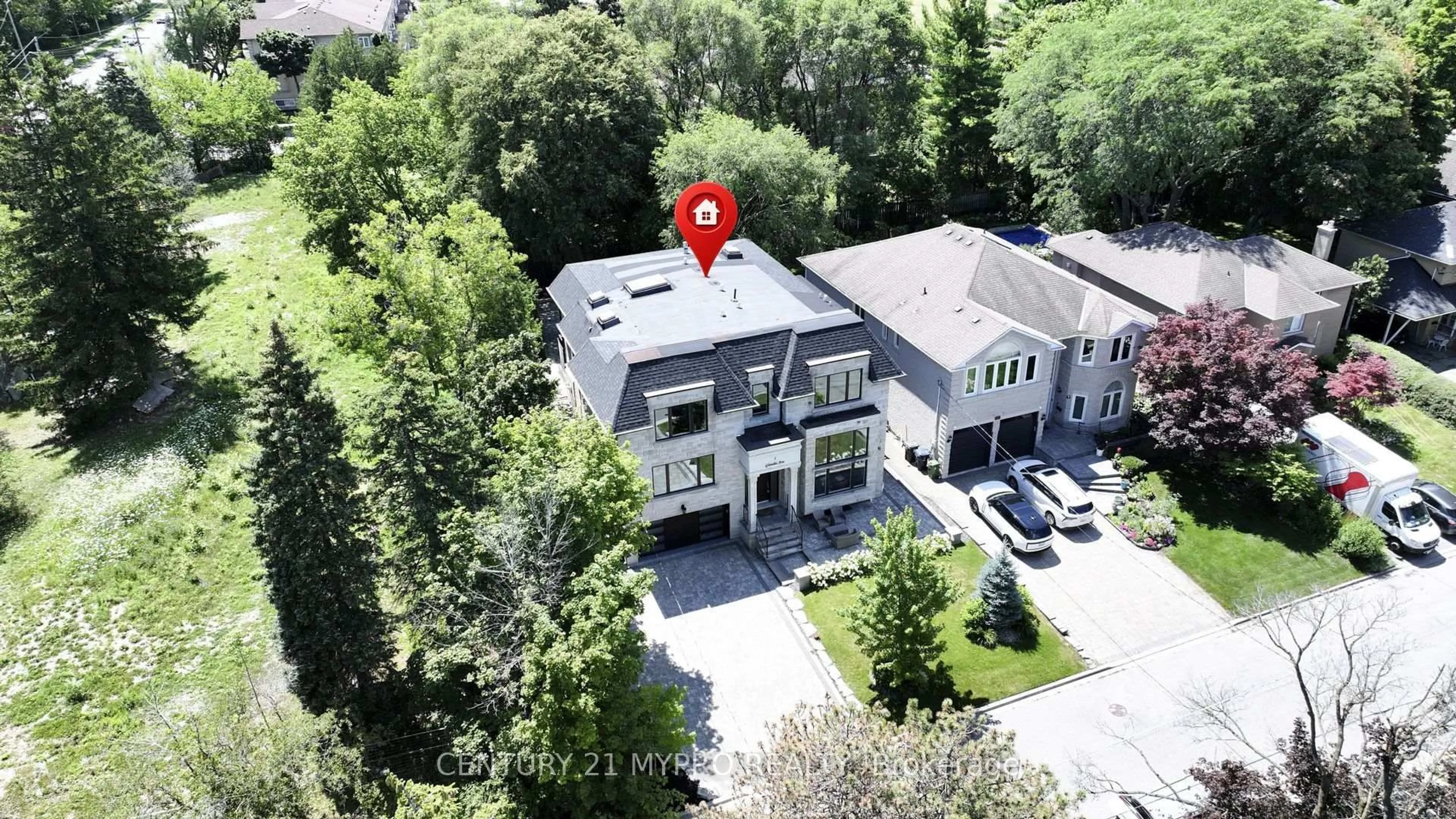 A pic from outside/outdoor area/front of a property/back of a property/a pic from drone, street for 5 Glenelia Ave, Toronto Ontario M2M 2K6