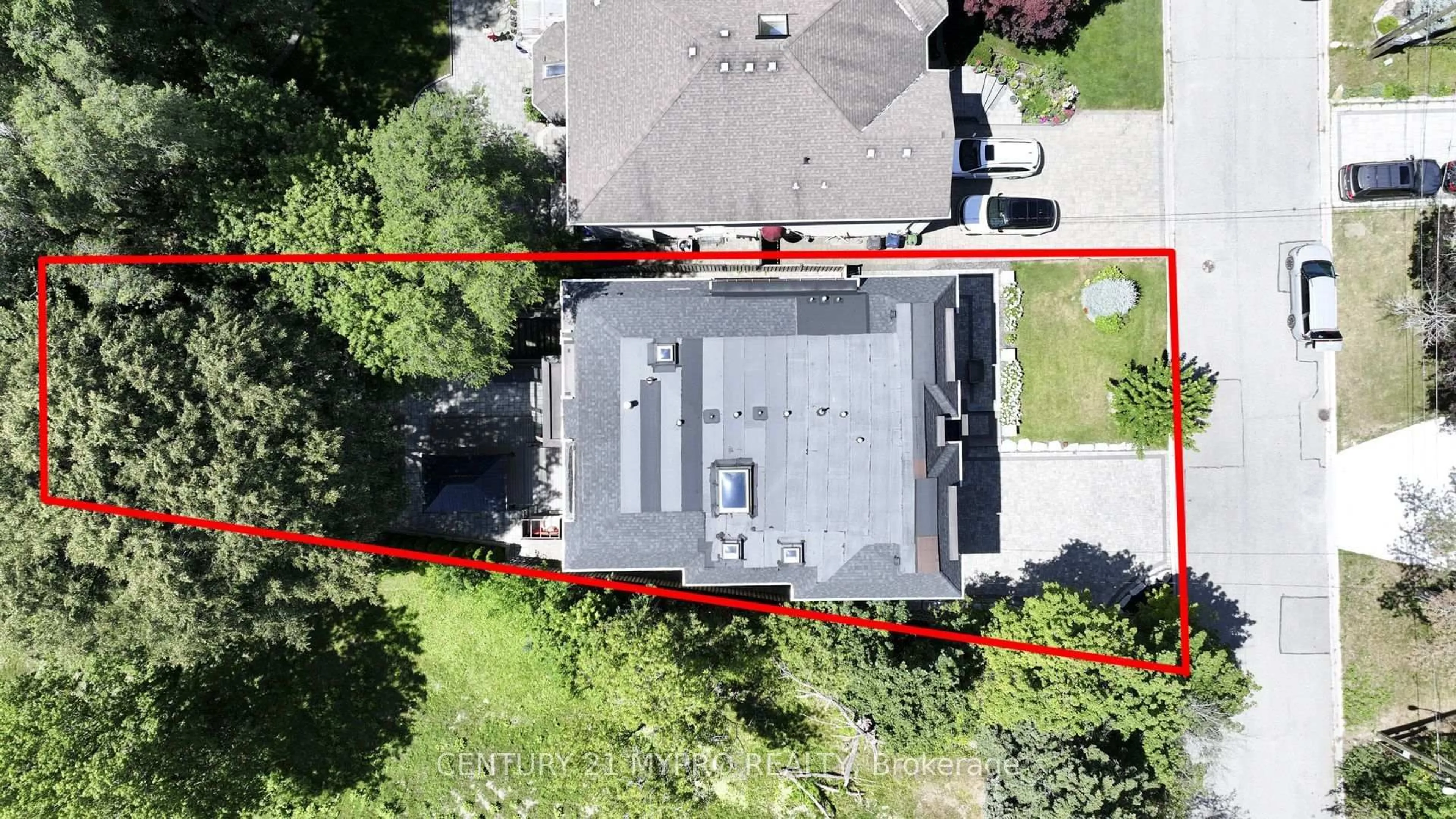 A pic from outside/outdoor area/front of a property/back of a property/a pic from drone, building for 5 Glenelia Ave, Toronto Ontario M2M 2K6