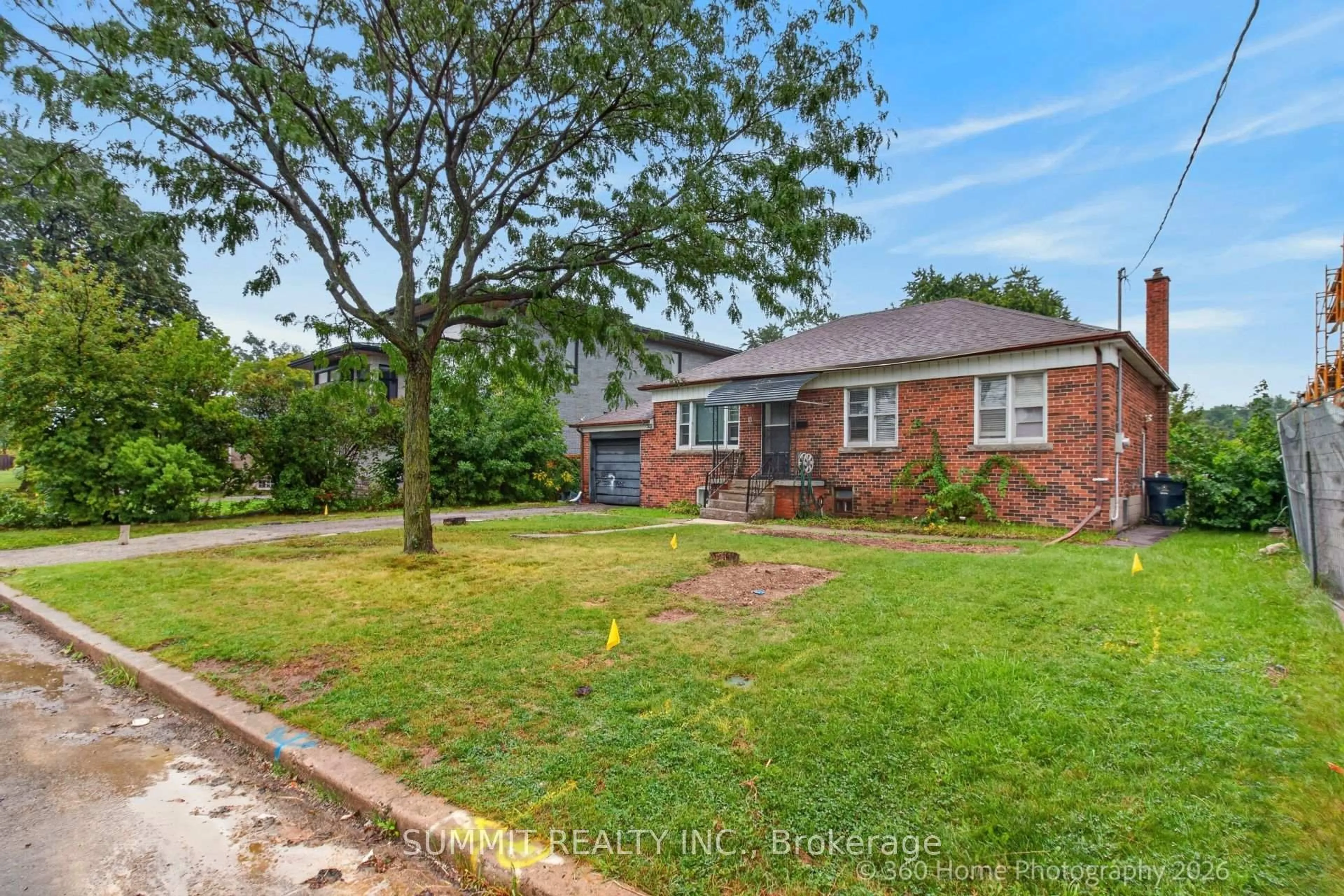 A pic from outside/outdoor area/front of a property/back of a property/a pic from drone, street for 11 Faith Ave, Toronto Ontario M3H 1W2