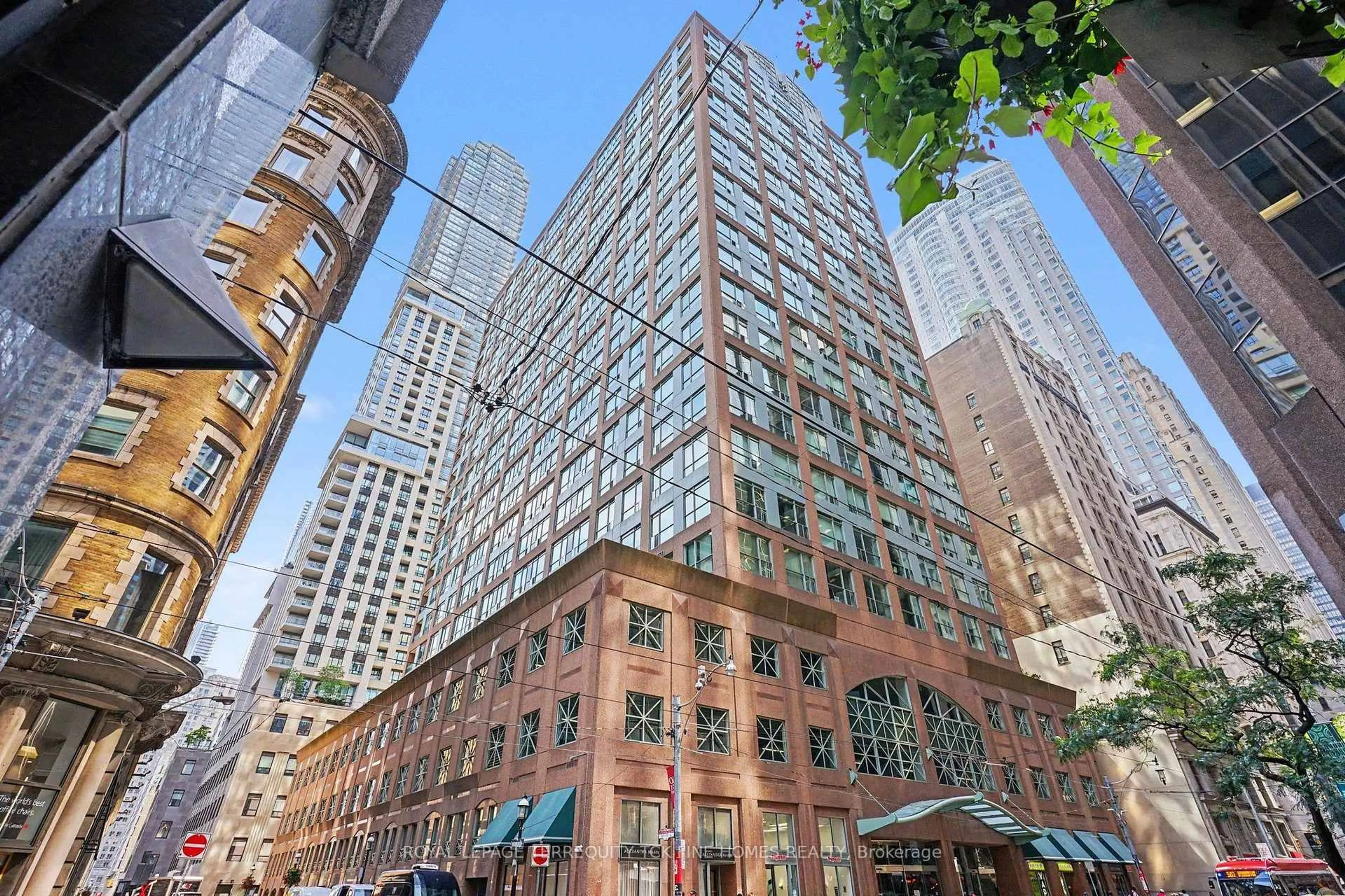 Patio, building for 7 King St #1814, Toronto Ontario M5C 3C5
