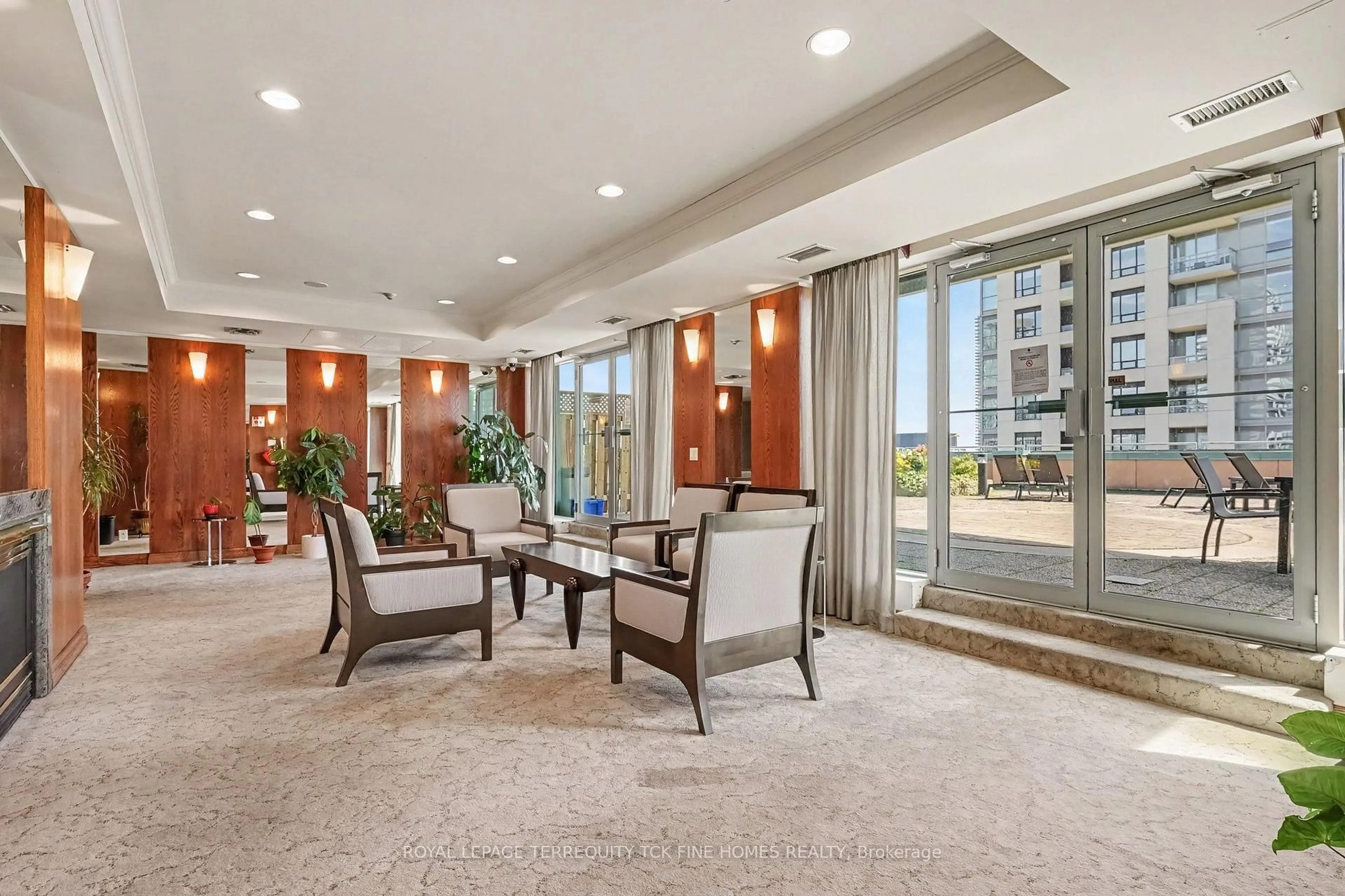 Indoor foyer for 7 King St #1814, Toronto Ontario M5C 3C5