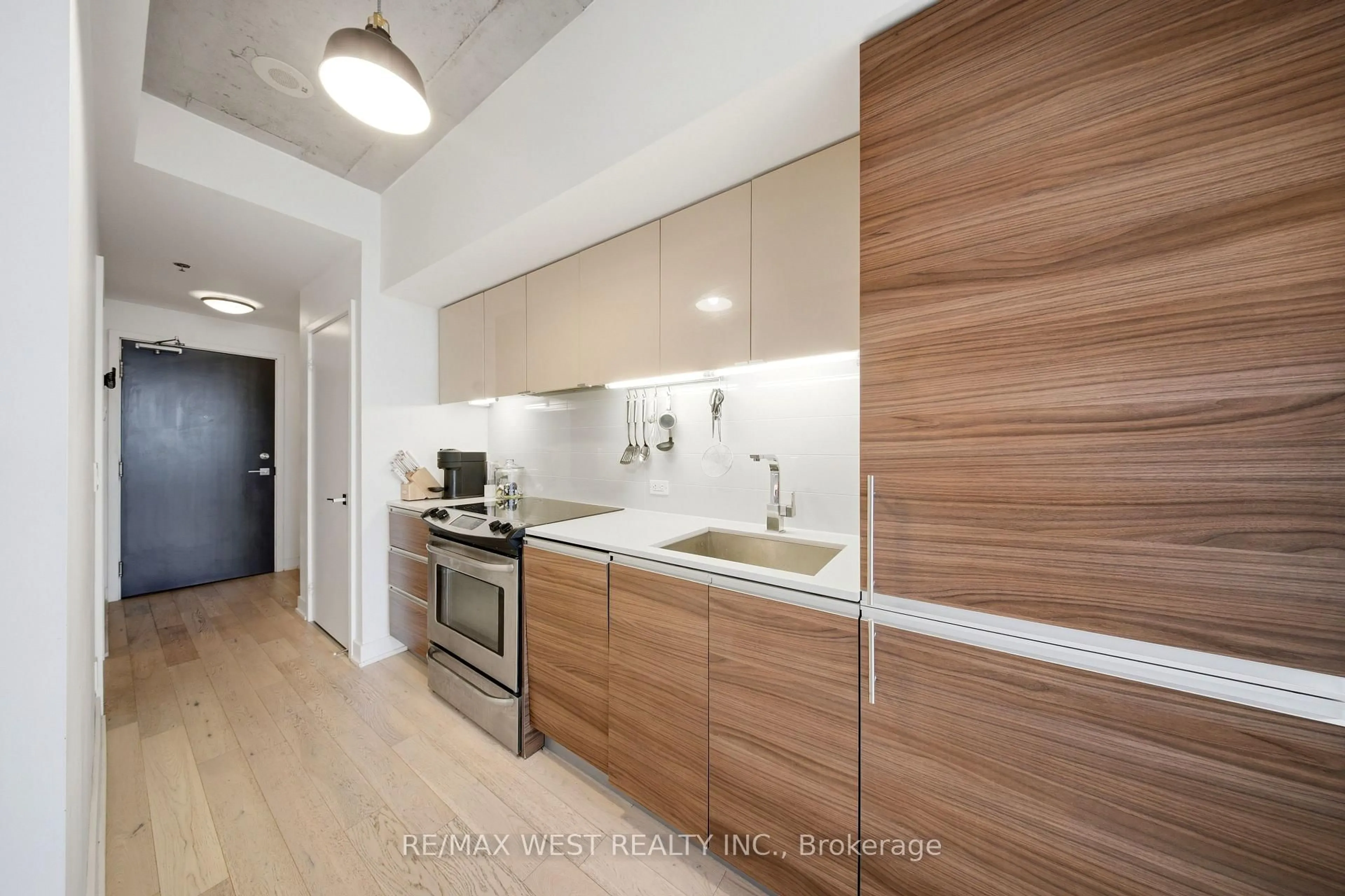 Standard kitchen, wood/laminate floor for 20 Minowan Miikan Lane #1810, Toronto Ontario M6J 0E5