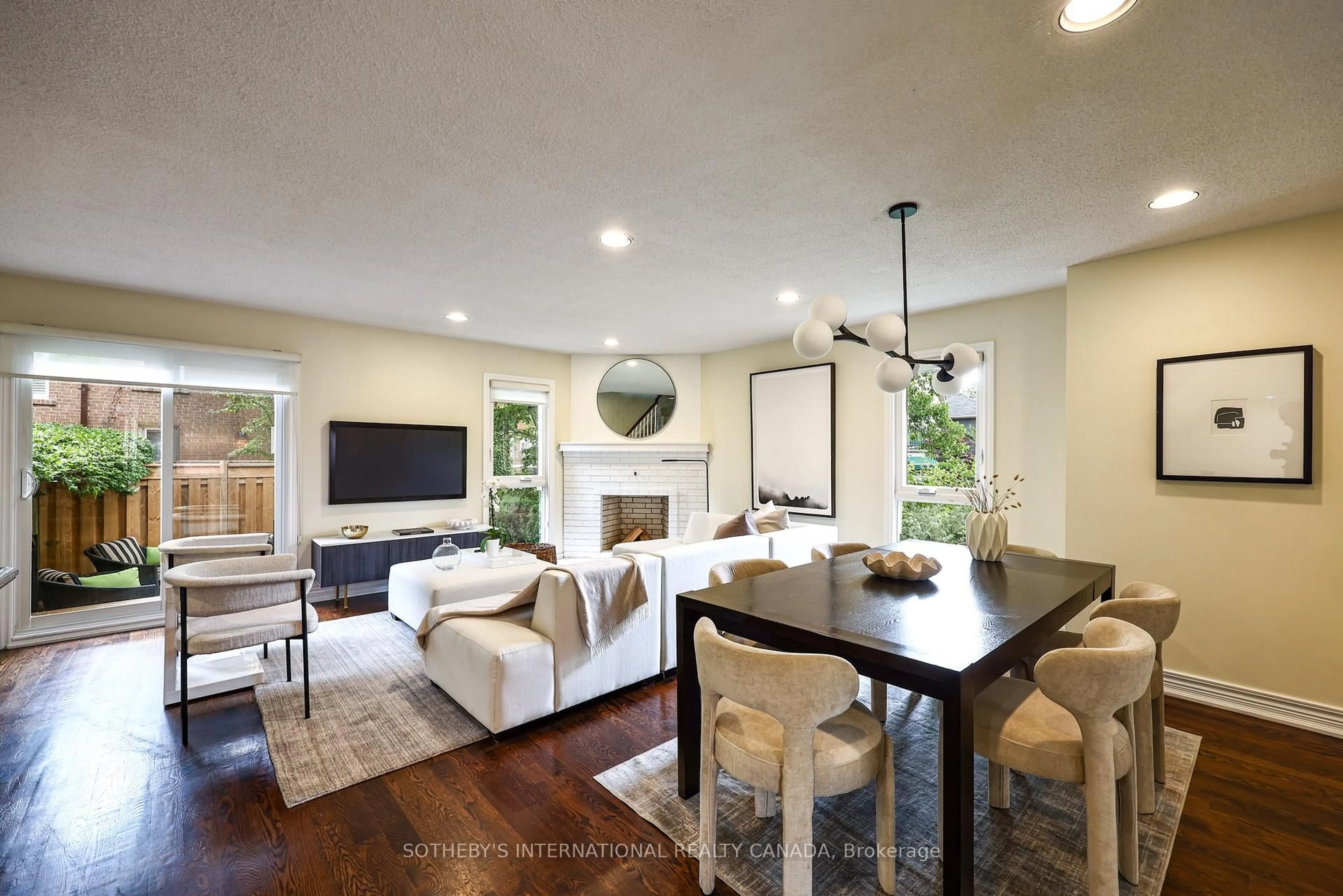 Living room with furniture, unknown for 70 Sylvan Valley Way, Toronto Ontario M5M 4M3