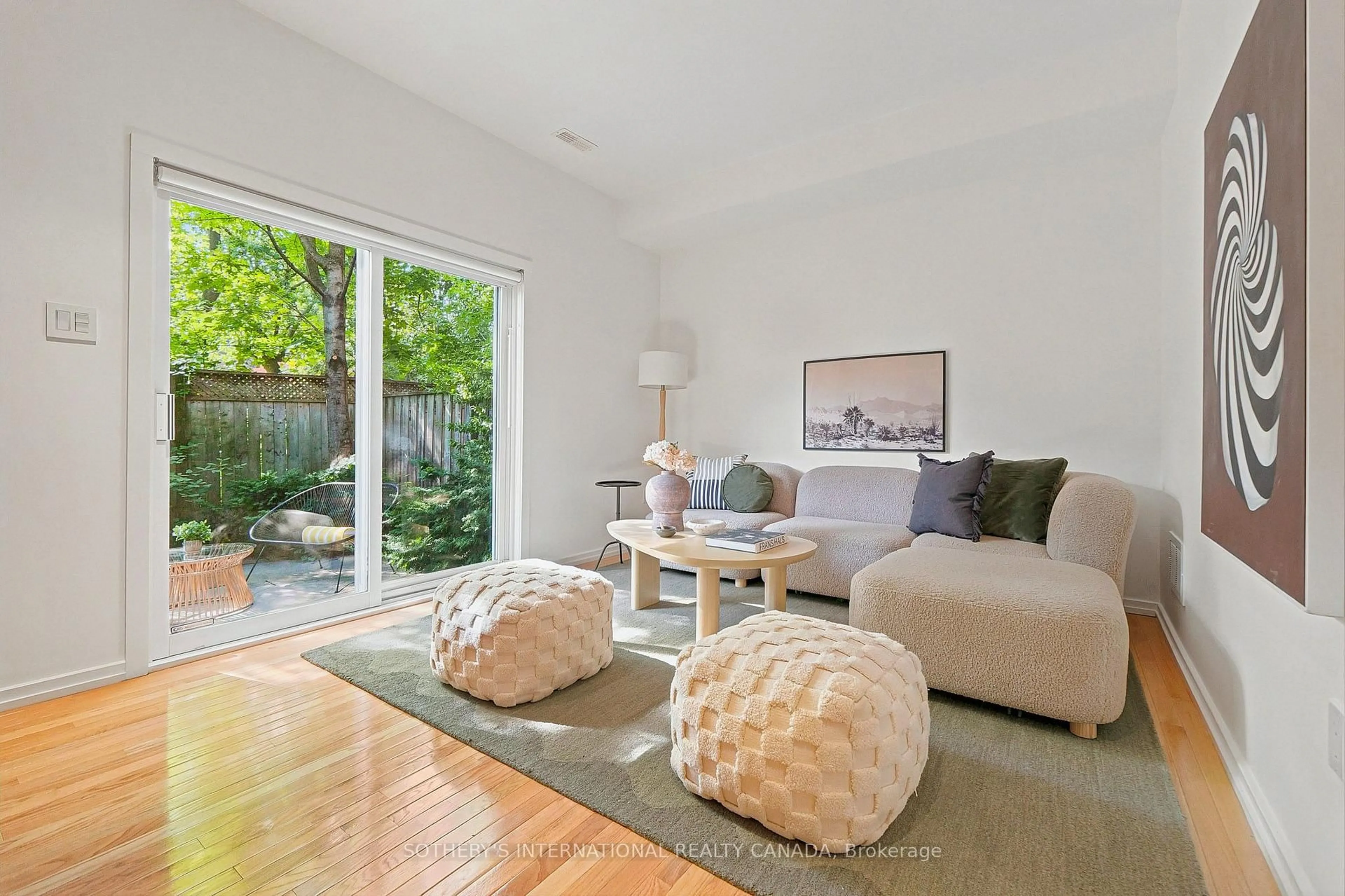 Living room with furniture, unknown for 2 Sibelius Lane, Toronto Ontario M5R 3V8