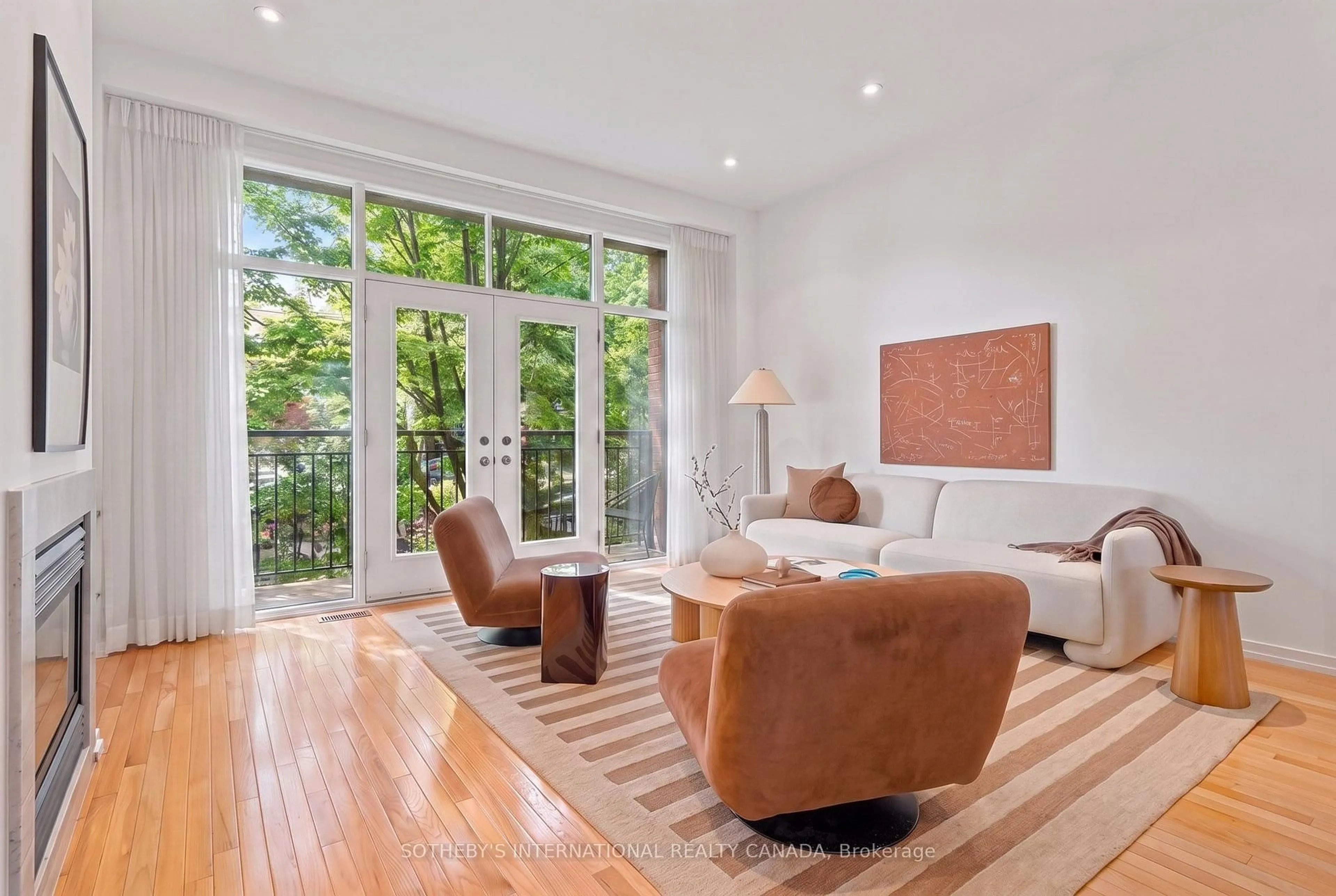 Living room with furniture, unknown for 2 Sibelius Lane, Toronto Ontario M5R 3V8