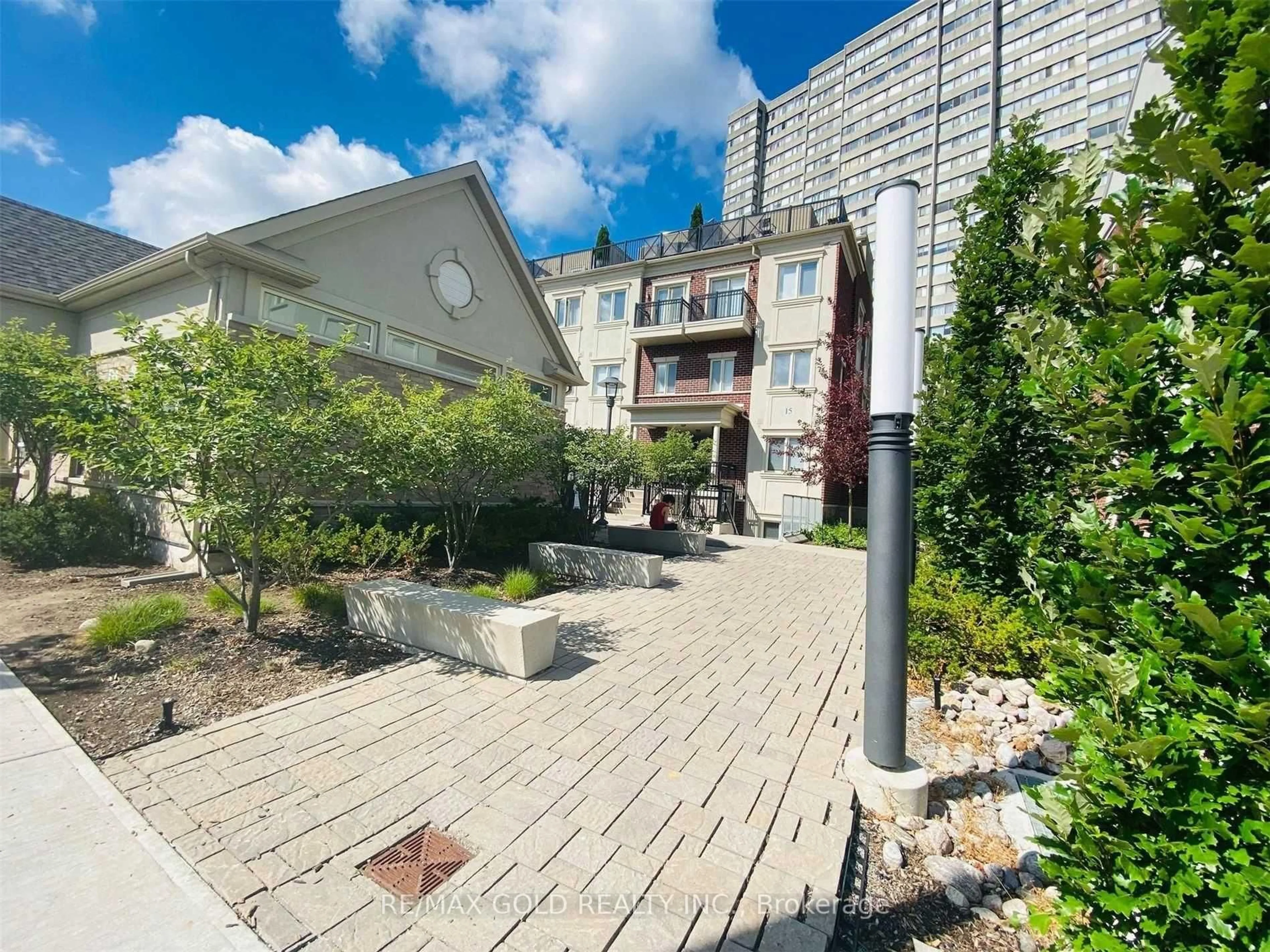Patio, street for 15 Coneflower Cres #114, Toronto Ontario M2R 0A5