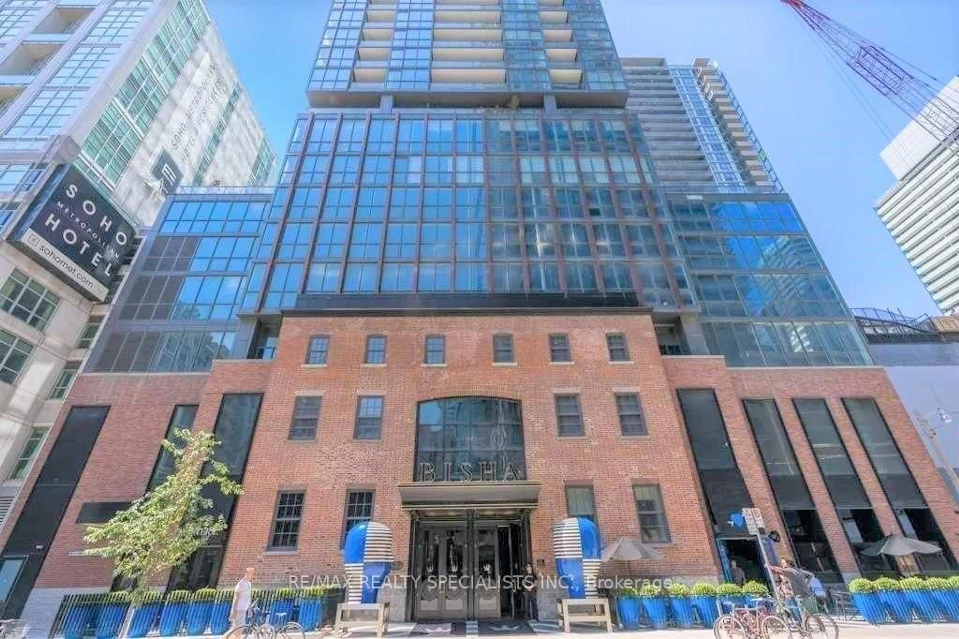 Indoor foyer for 88 Blue Jays Way #1101, Toronto Ontario M5V 2G3