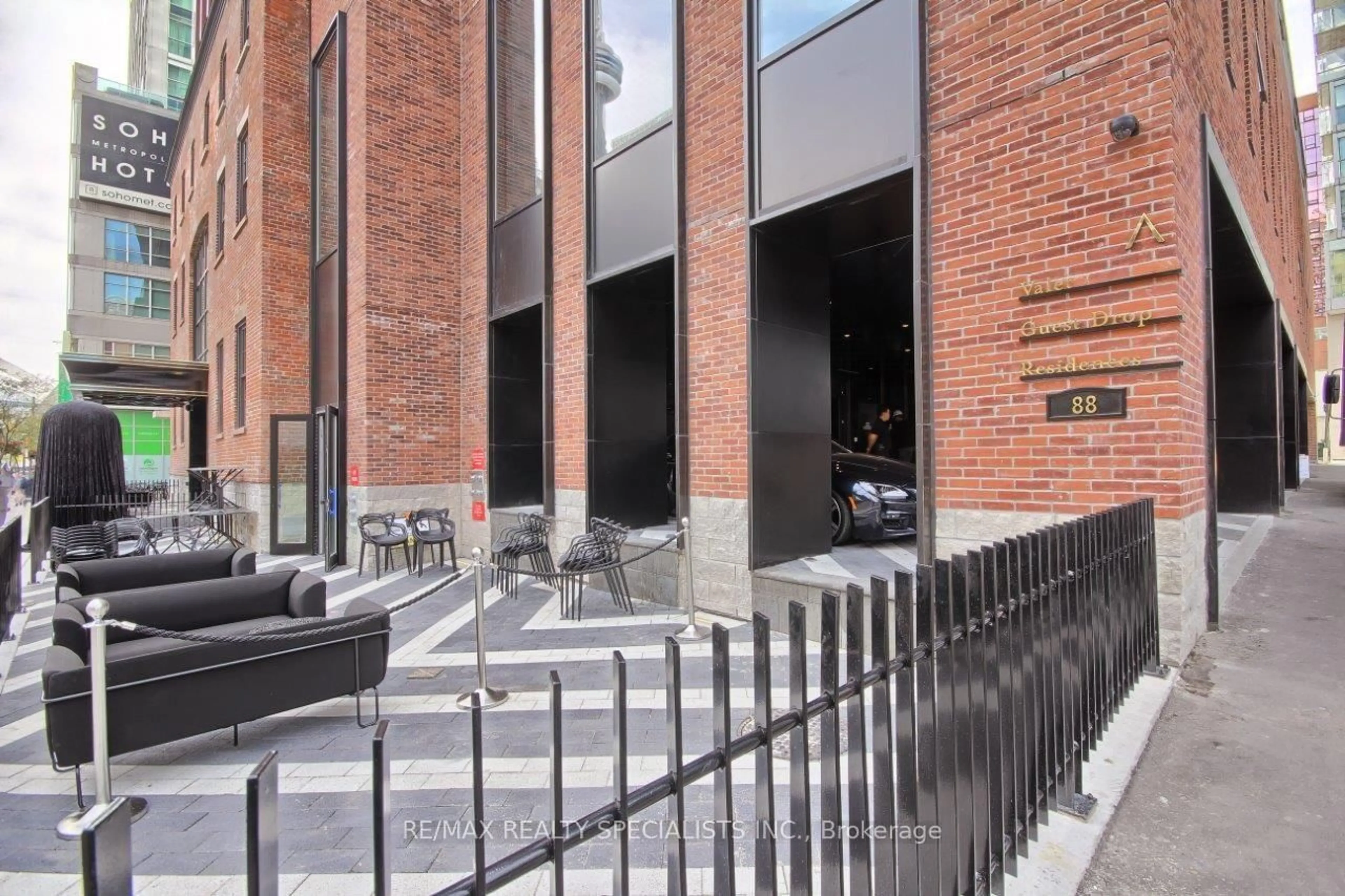 Patio, street for 88 Blue Jays Way #1101, Toronto Ontario M5V 2G3