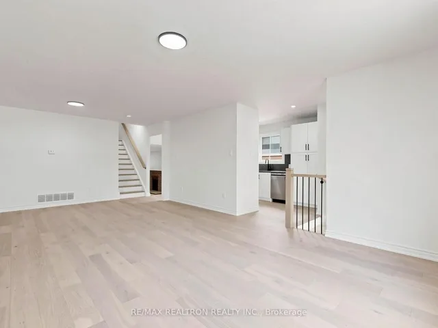 20 Harnworth Dr, Toronto 5