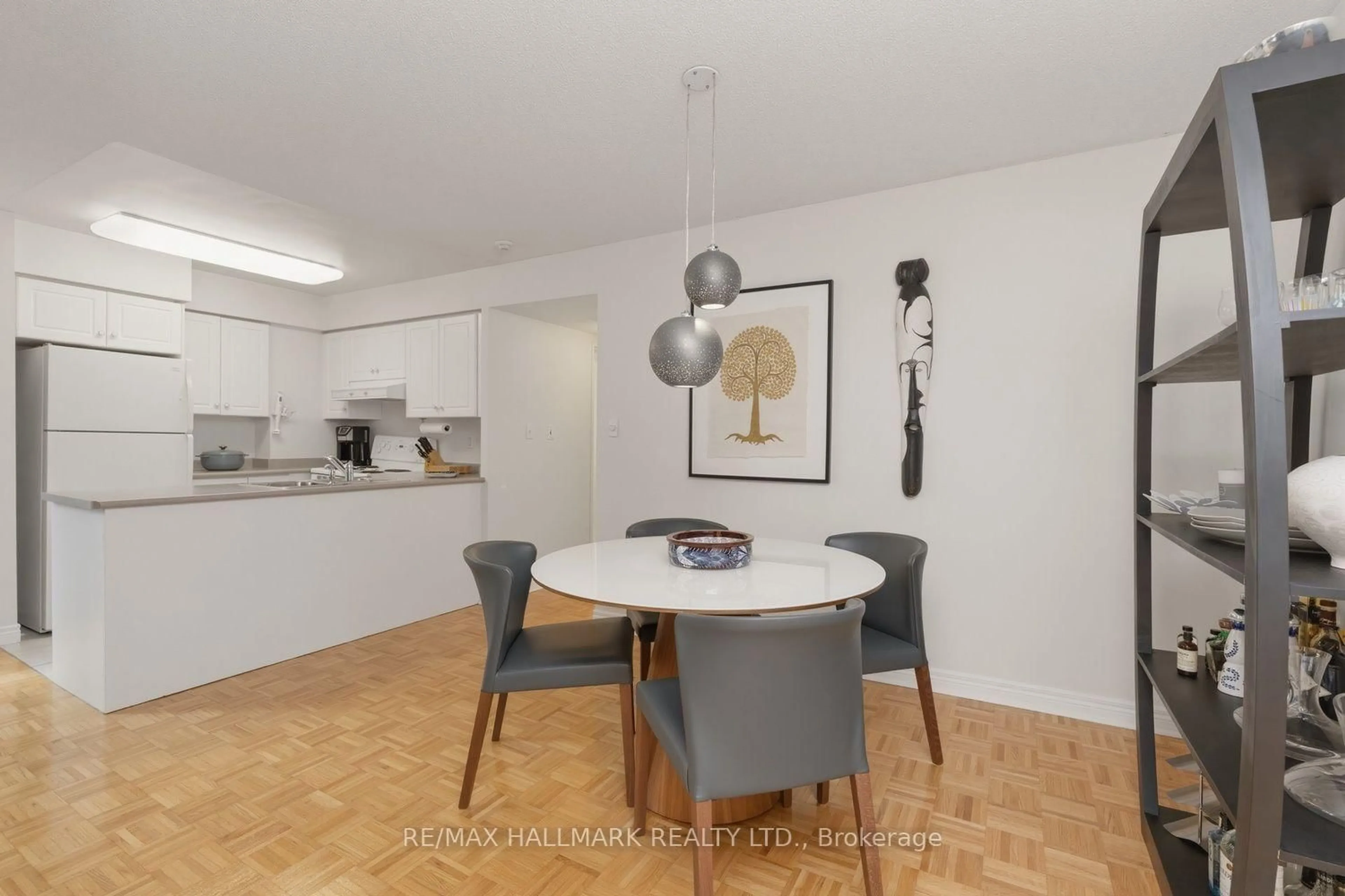 Unknown for 43 Eglinton Ave #310, Toronto Ontario M4P 1A2