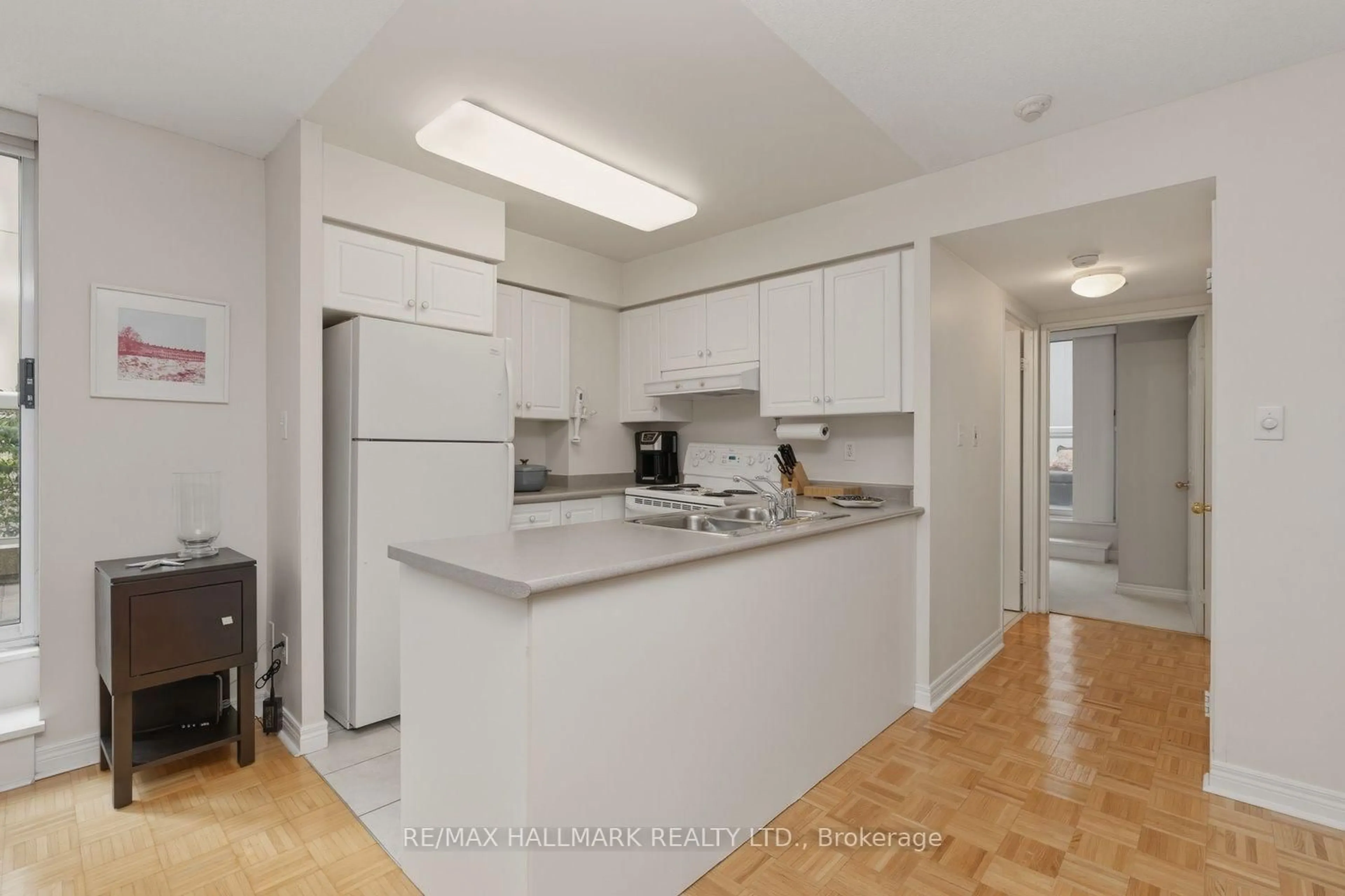 Standard kitchen, unknown for 43 Eglinton Ave #310, Toronto Ontario M4P 1A2