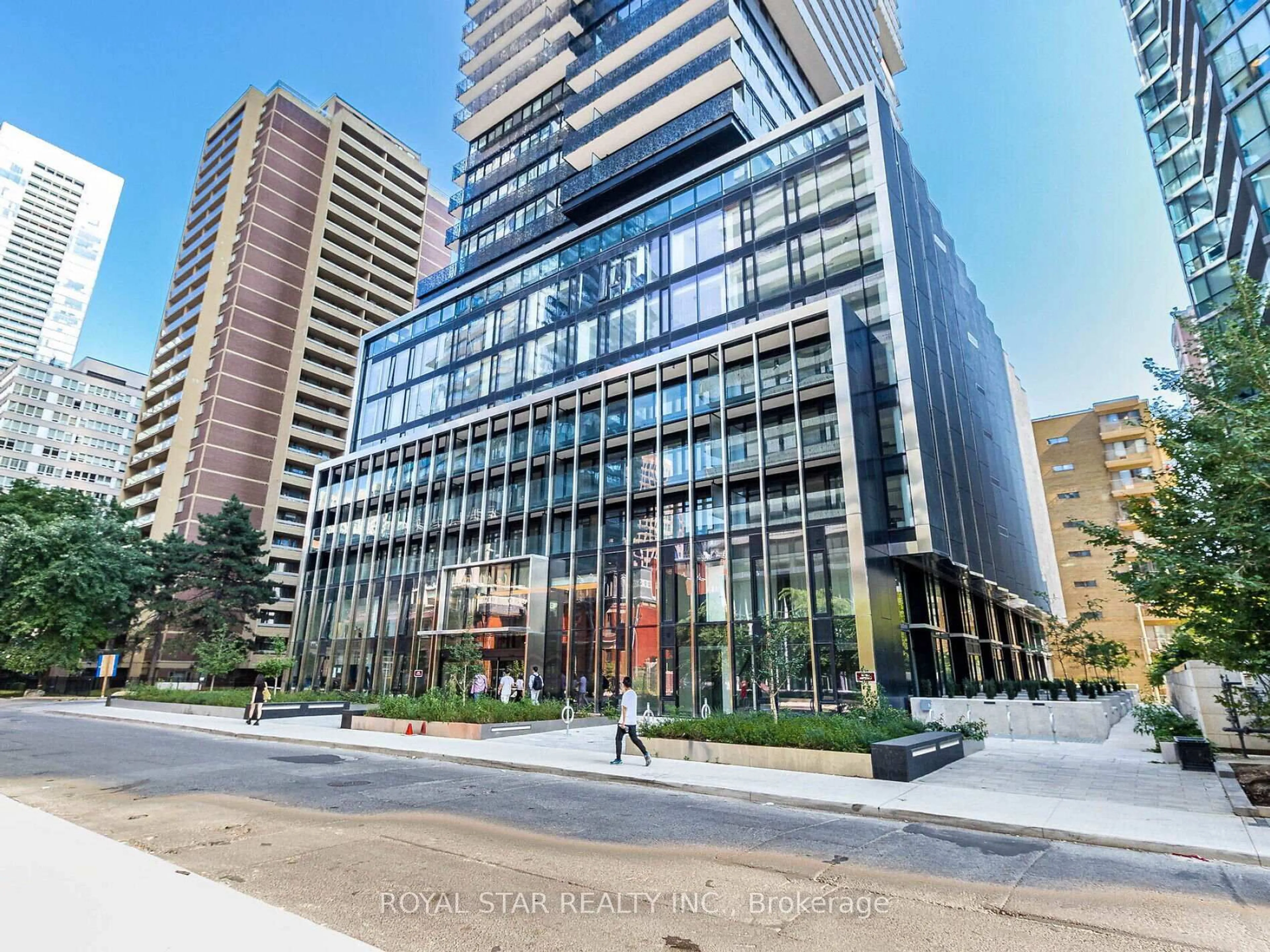 Indoor foyer for 55 Charles St #2706, Toronto Ontario M4Y 0J1