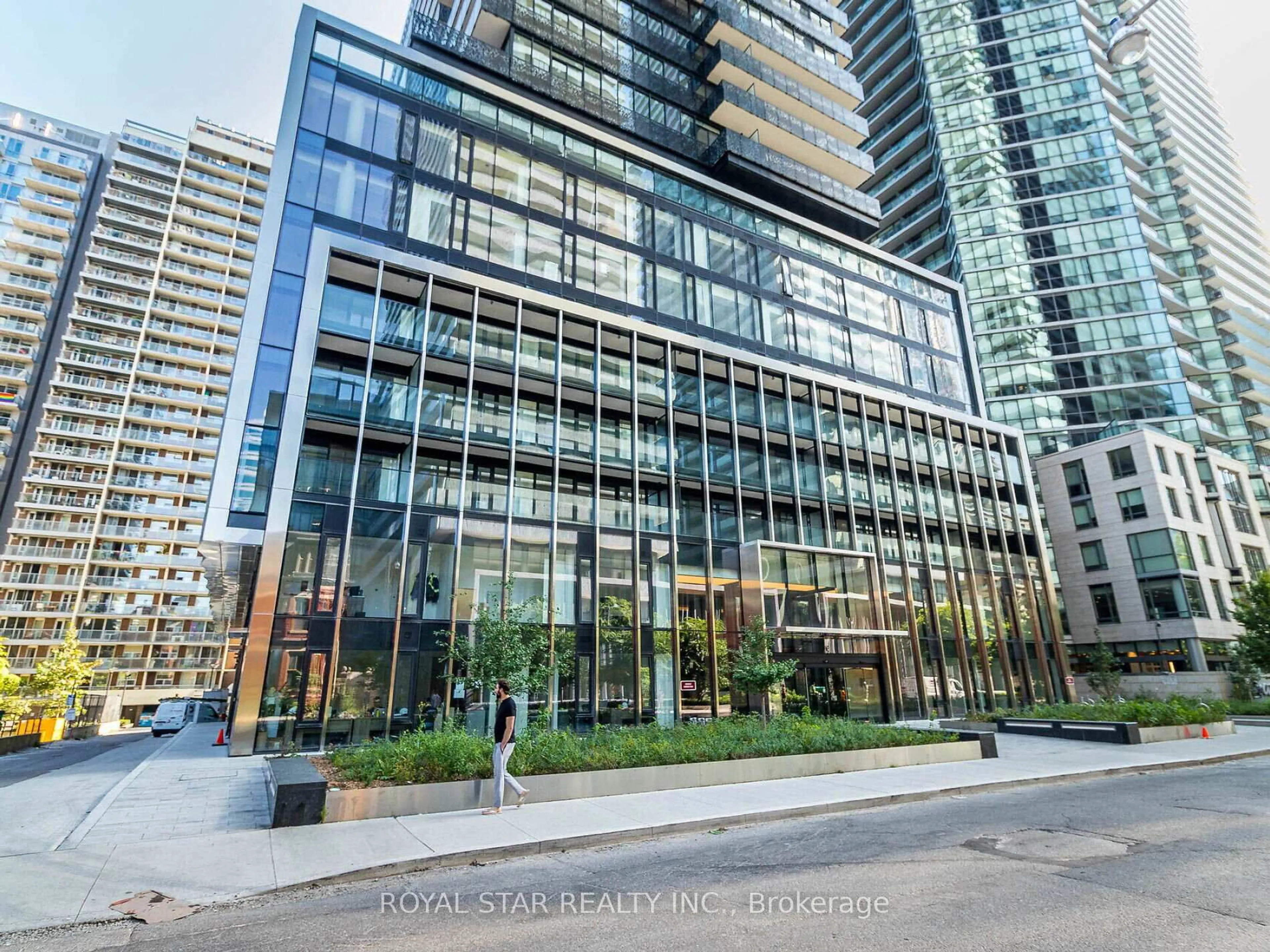 Indoor foyer for 55 Charles St #2706, Toronto Ontario M4Y 0J1