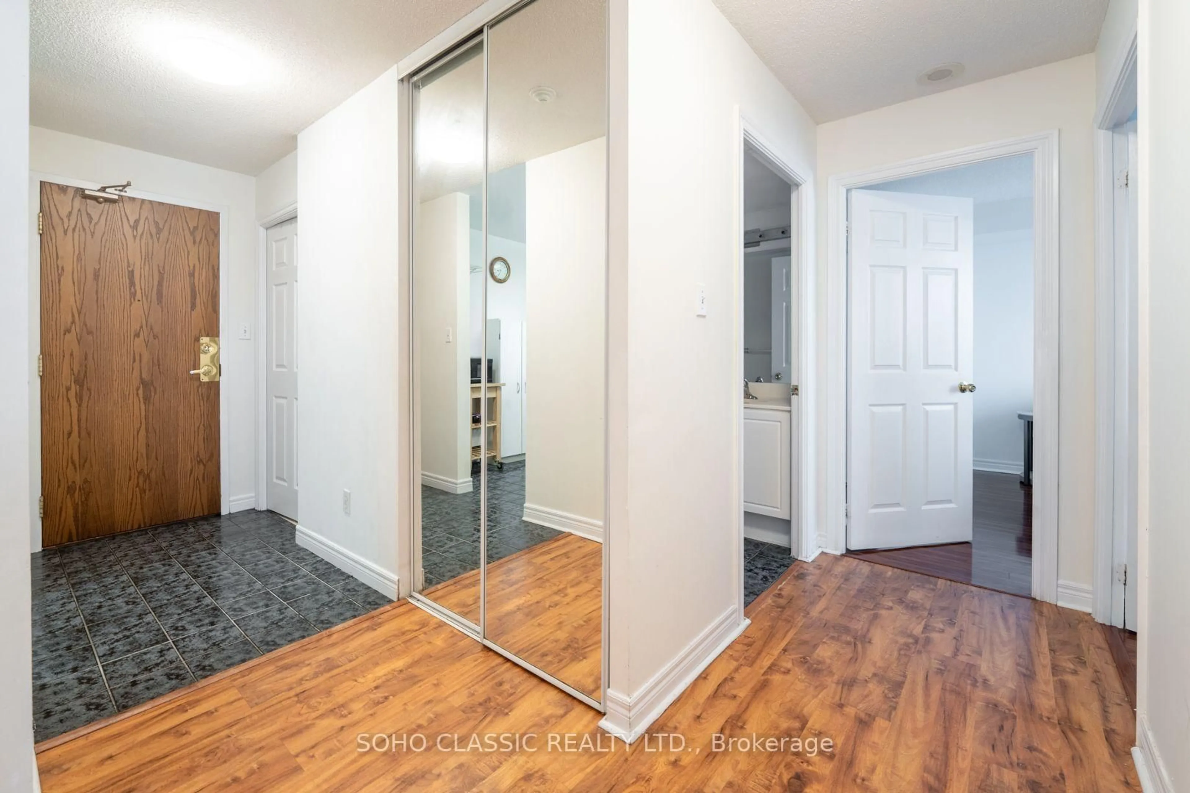 Indoor entryway for 1700 Eglinton Ave #809, Toronto Ontario M4A 2X4