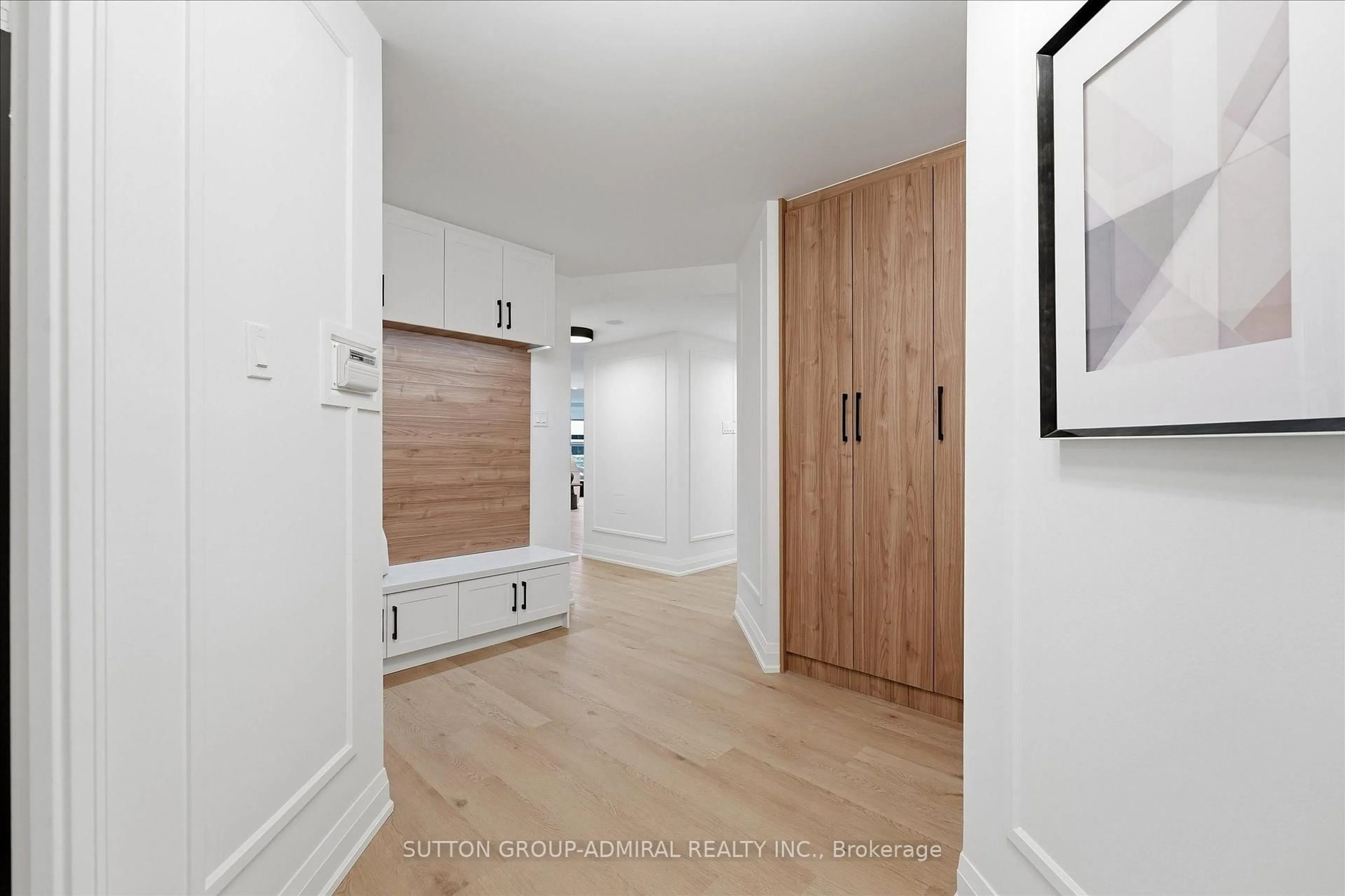 Indoor entryway for 131 Beecroft Rd #306, Toronto Ontario M2N 6G9
