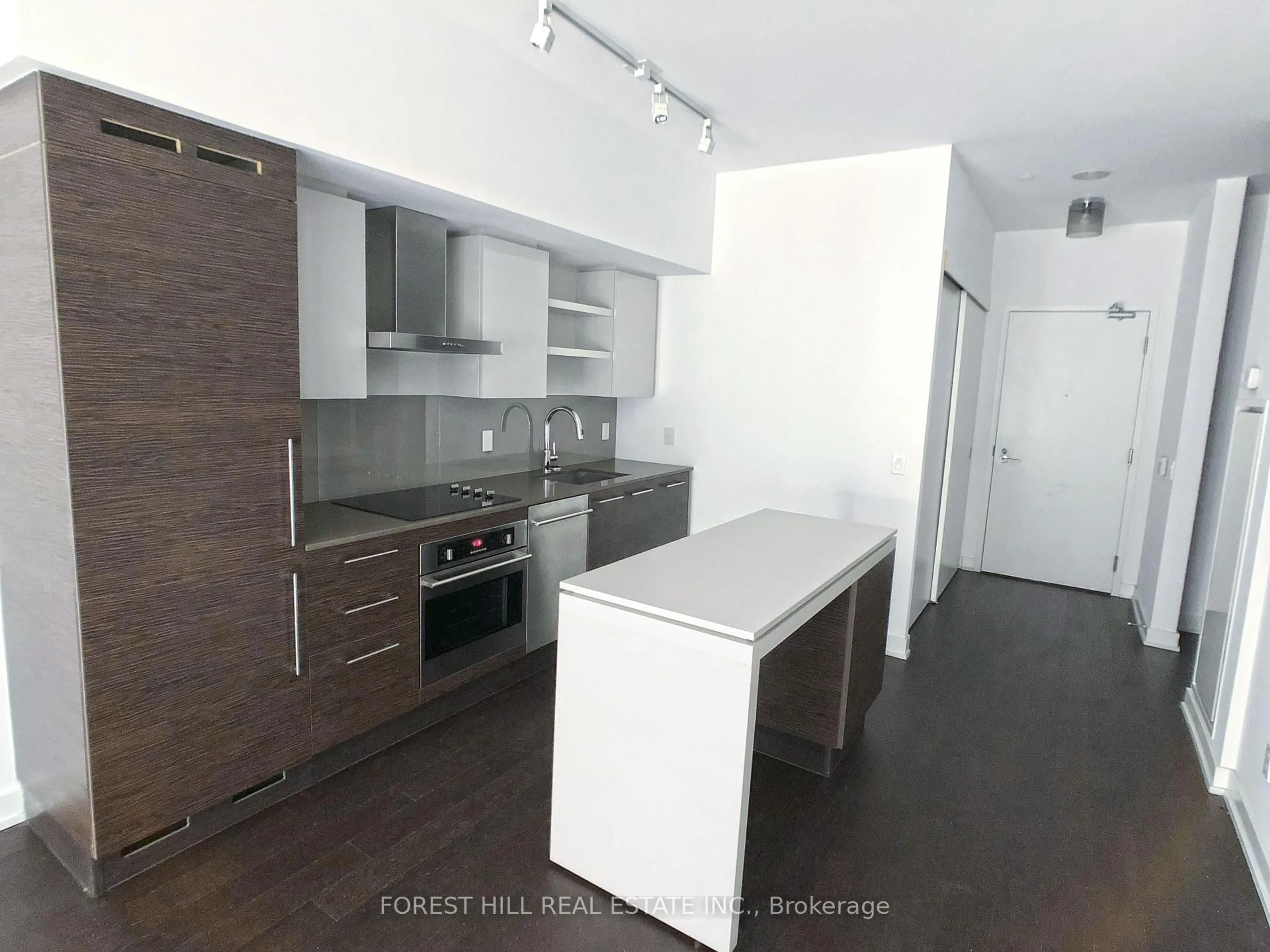 Standard kitchen, unknown for 1030 King St #440, Toronto Ontario M6K 0B4