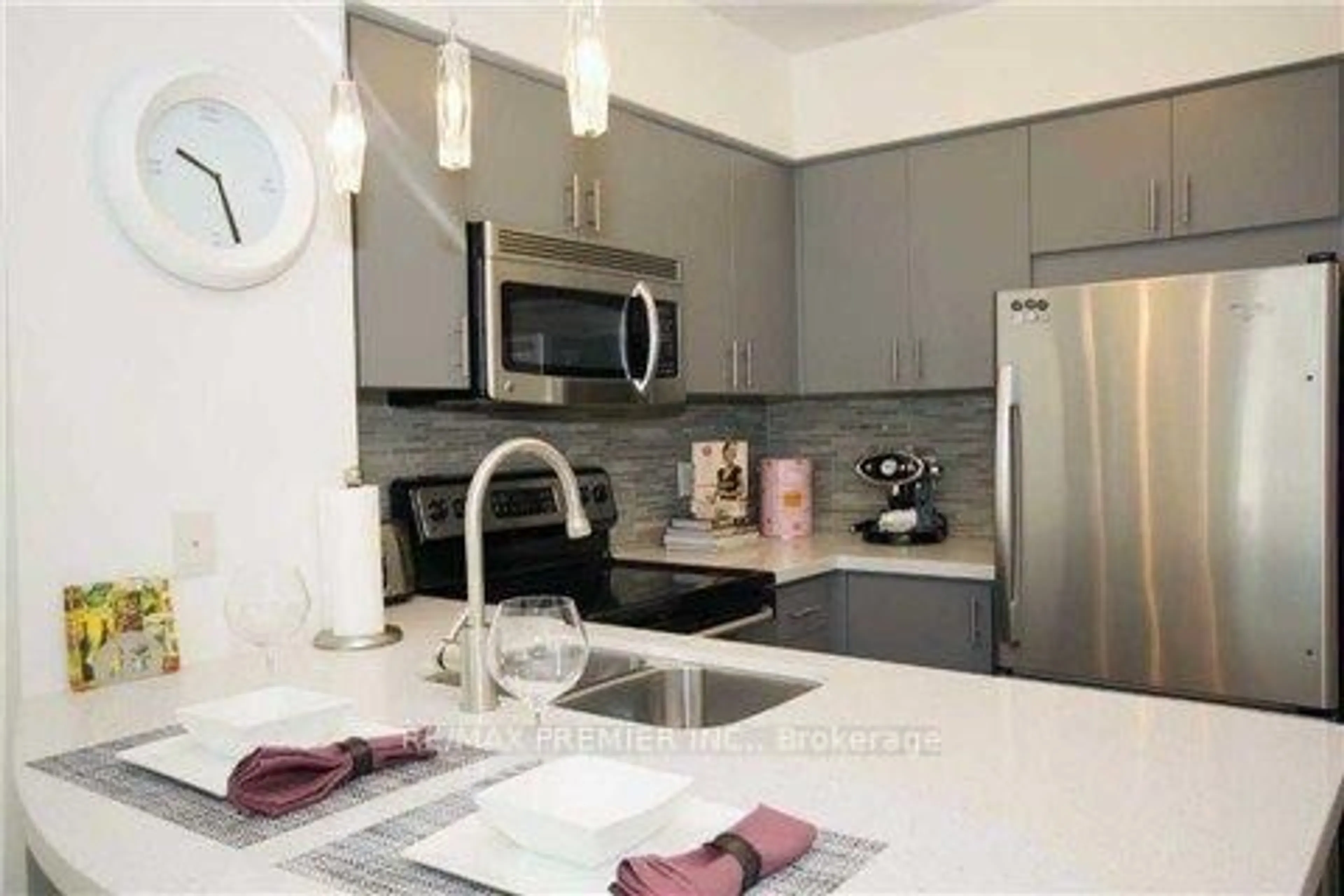 Unknown for 8 Scollard St #605, Toronto Ontario M5R 1M2