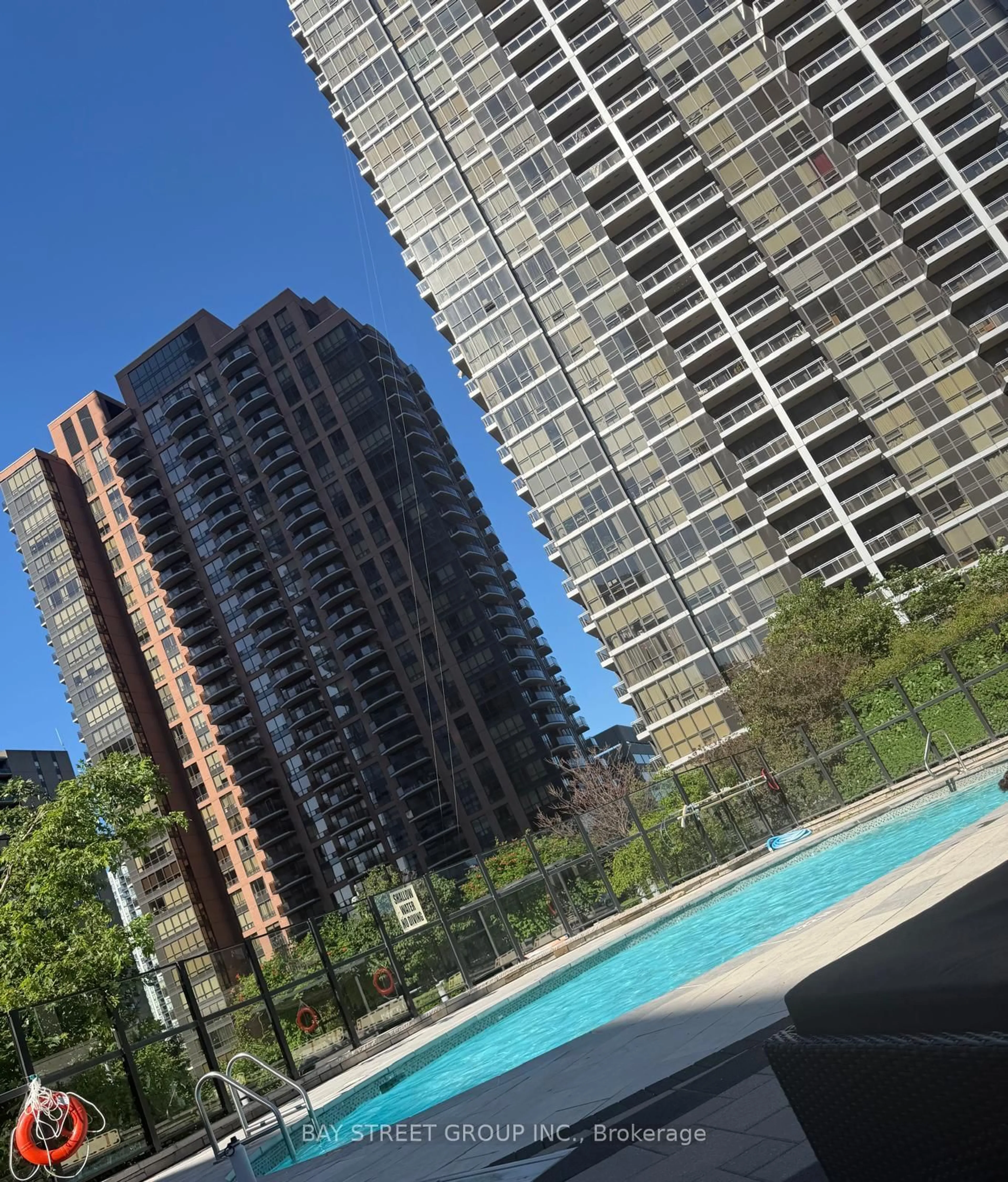 Pool for 2 Anndale Dr #811, Toronto Ontario M2N 0G5