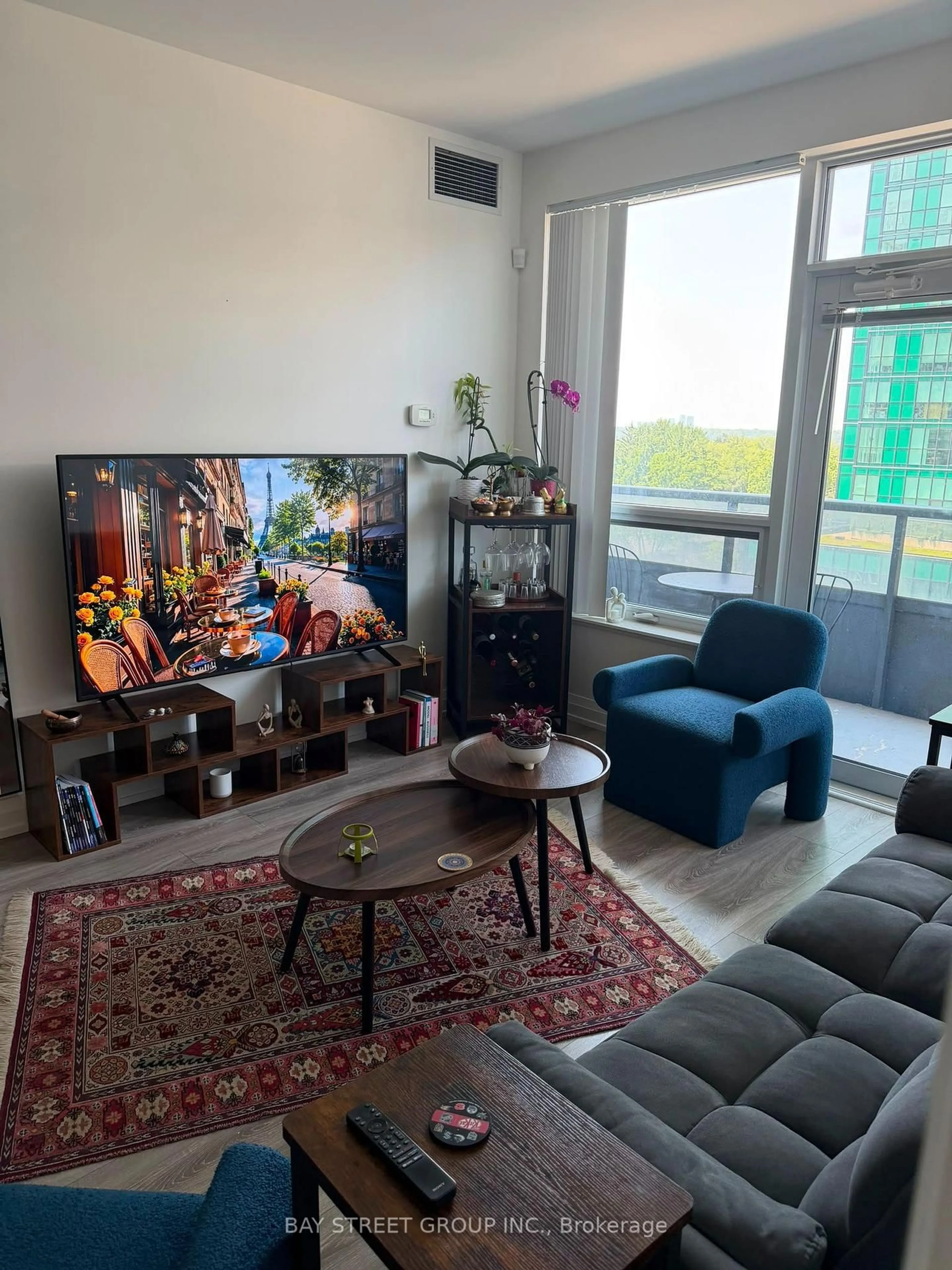 Living room with furniture, floor is not visible for 2 Anndale Dr #811, Toronto Ontario M2N 0G5