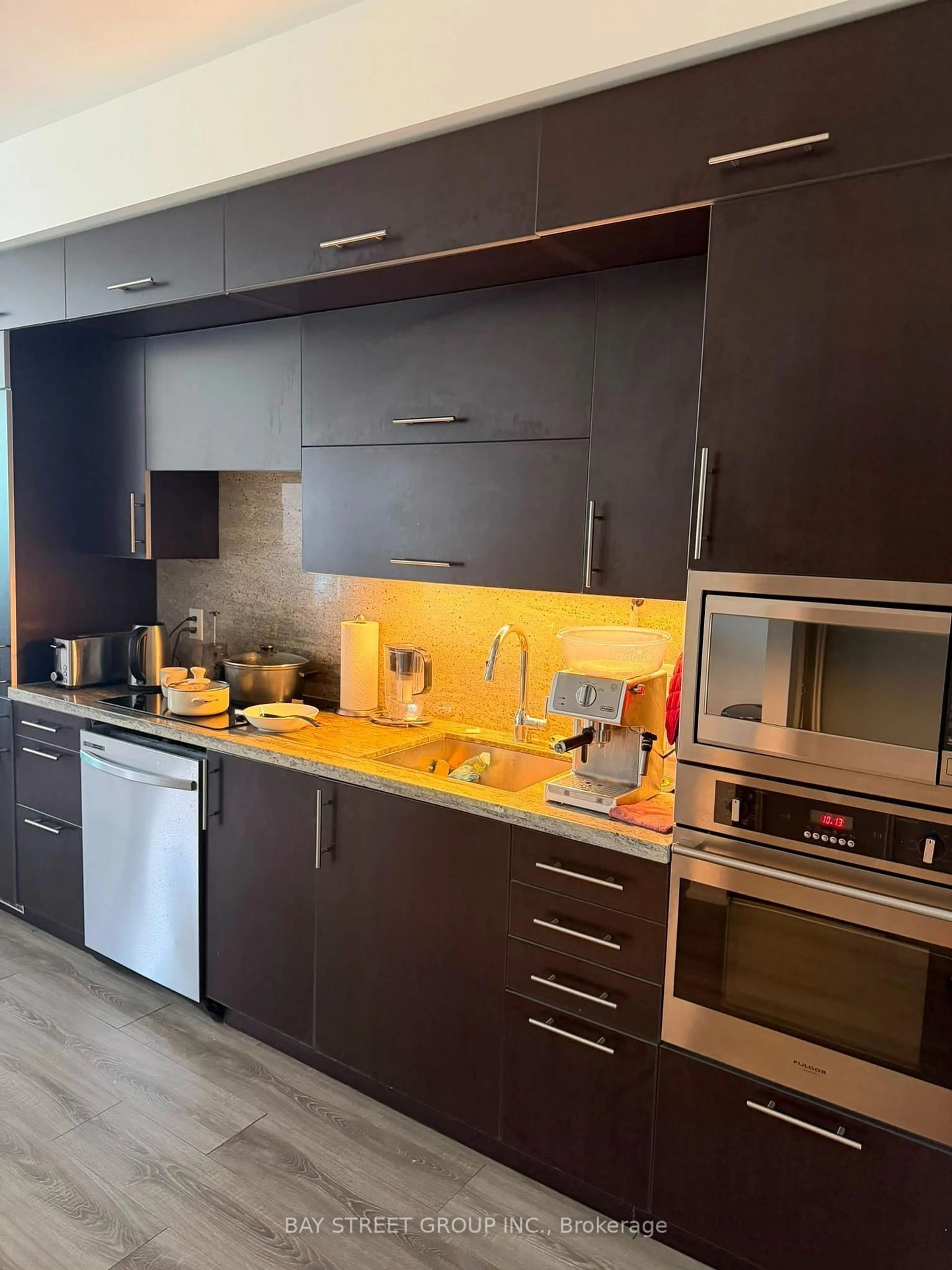 Contemporary kitchen, unknown for 2 Anndale Dr #811, Toronto Ontario M2N 0G5