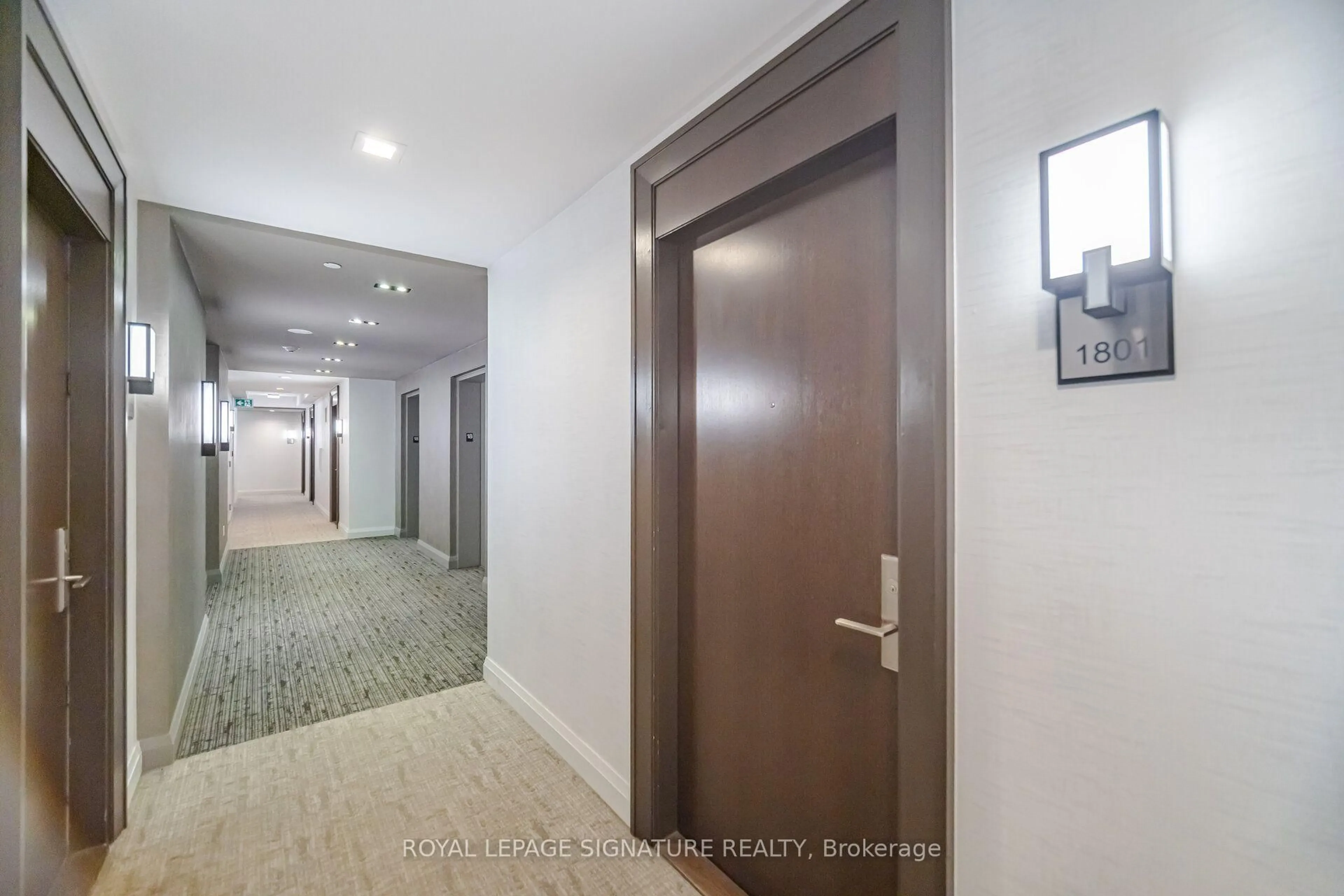 Indoor foyer for 460 Adelaide St #1801, Toronto Ontario M5A 1N6