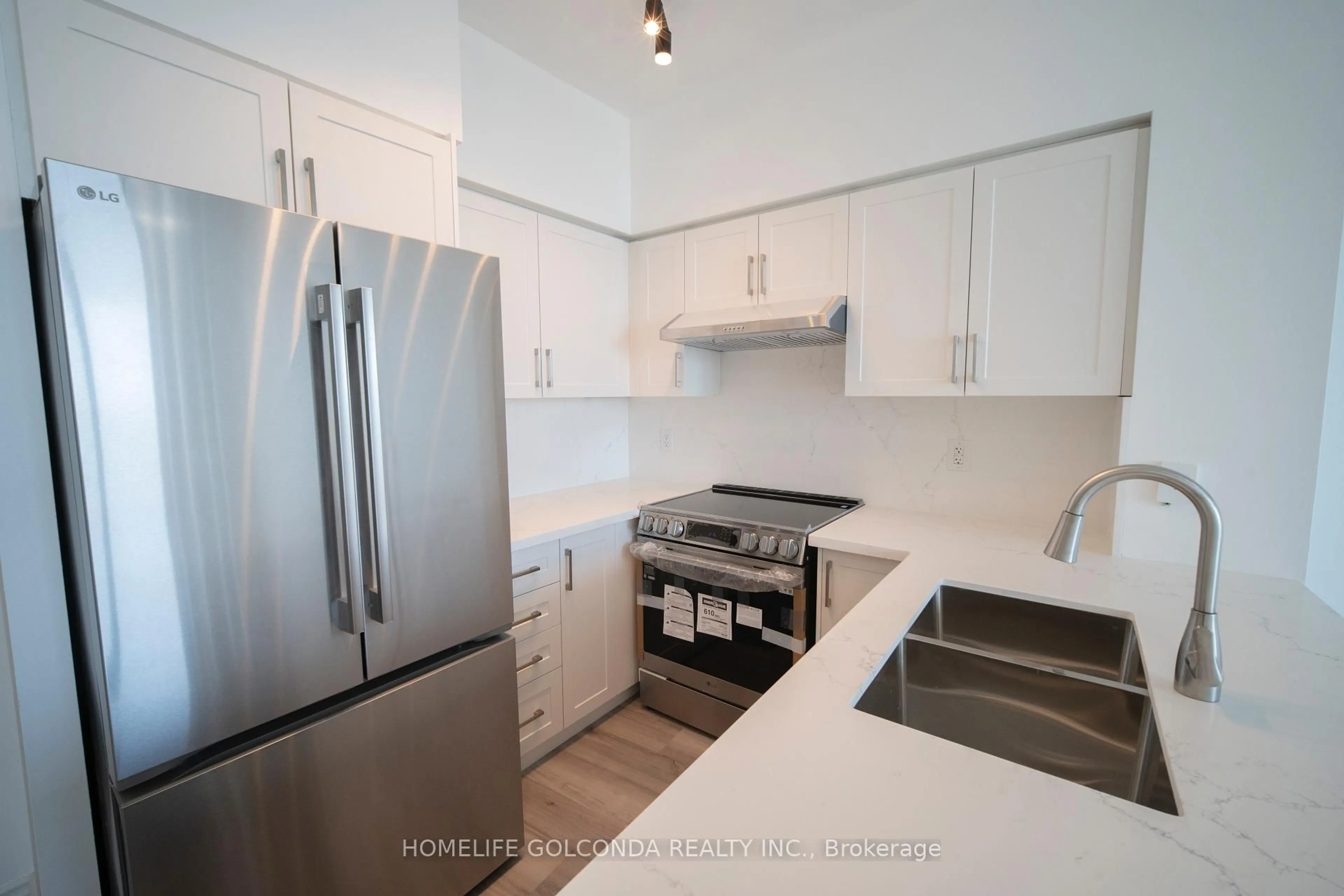 Standard kitchen, unknown for 509 Beecroft Rd #1106, Toronto Ontario M2N 0A3