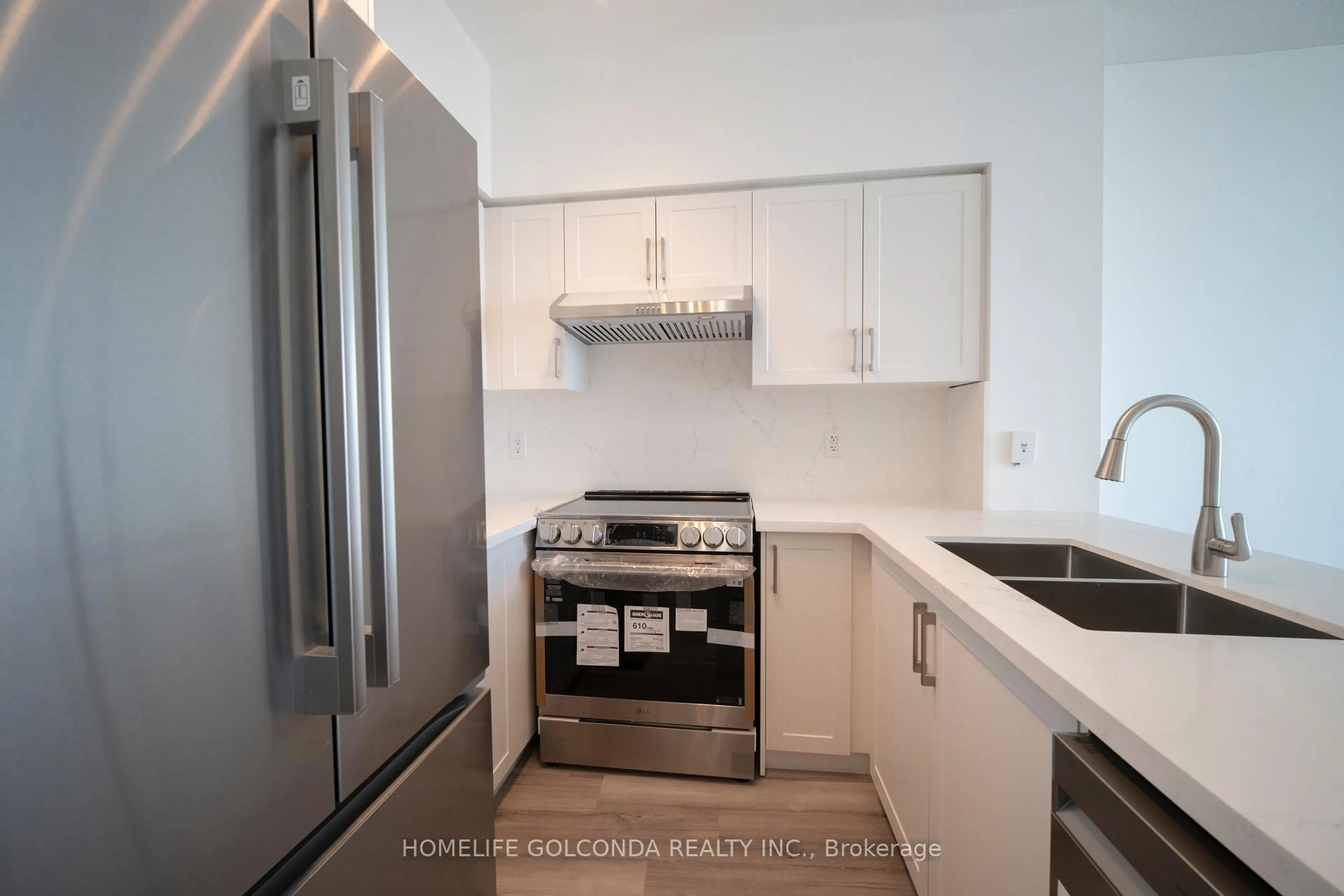 Standard kitchen, unknown for 509 Beecroft Rd #1106, Toronto Ontario M2N 0A3