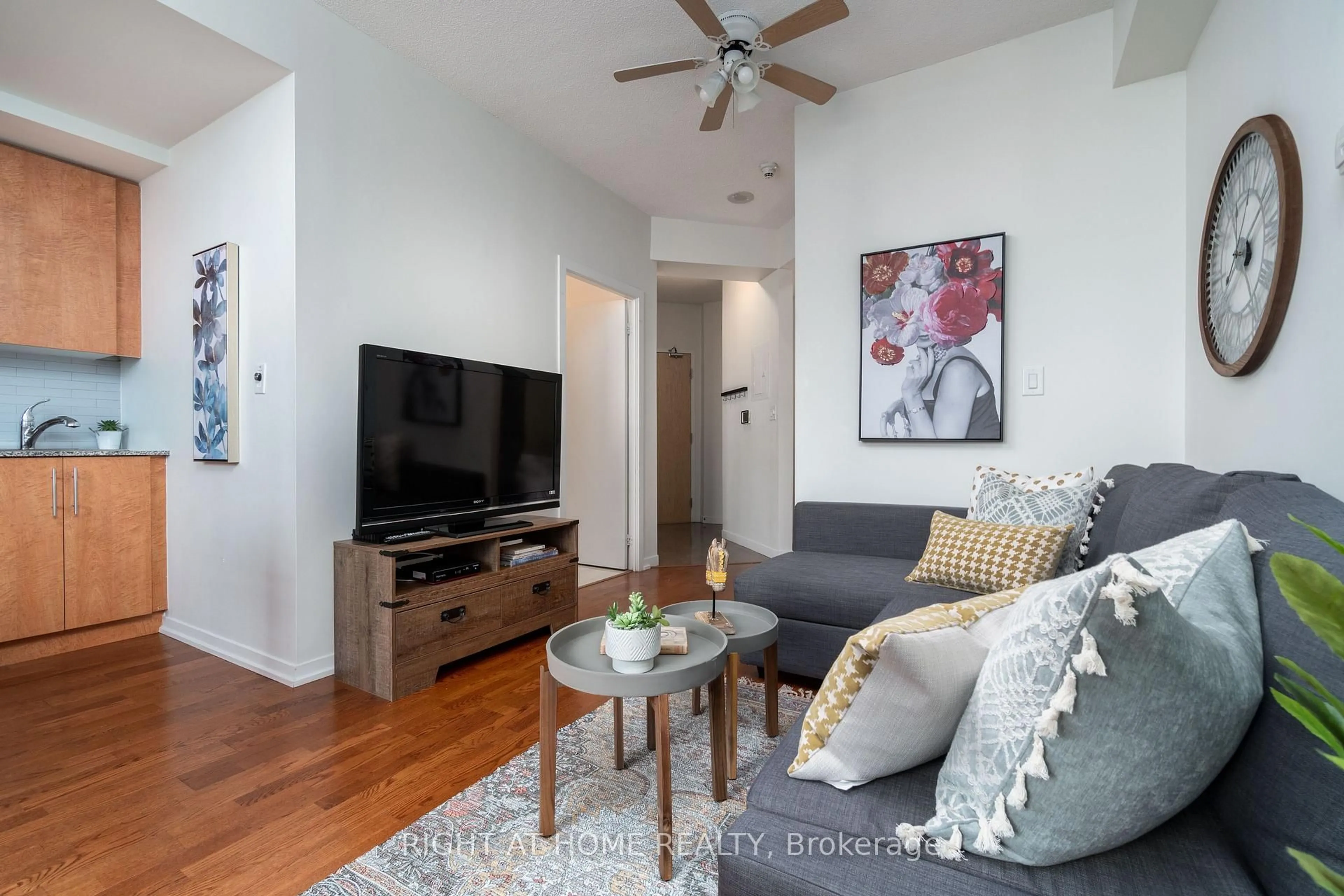 Living room with furniture, wood/laminate floor for 55 Bremner Blvd #3404, Toronto Ontario M5J 0A6